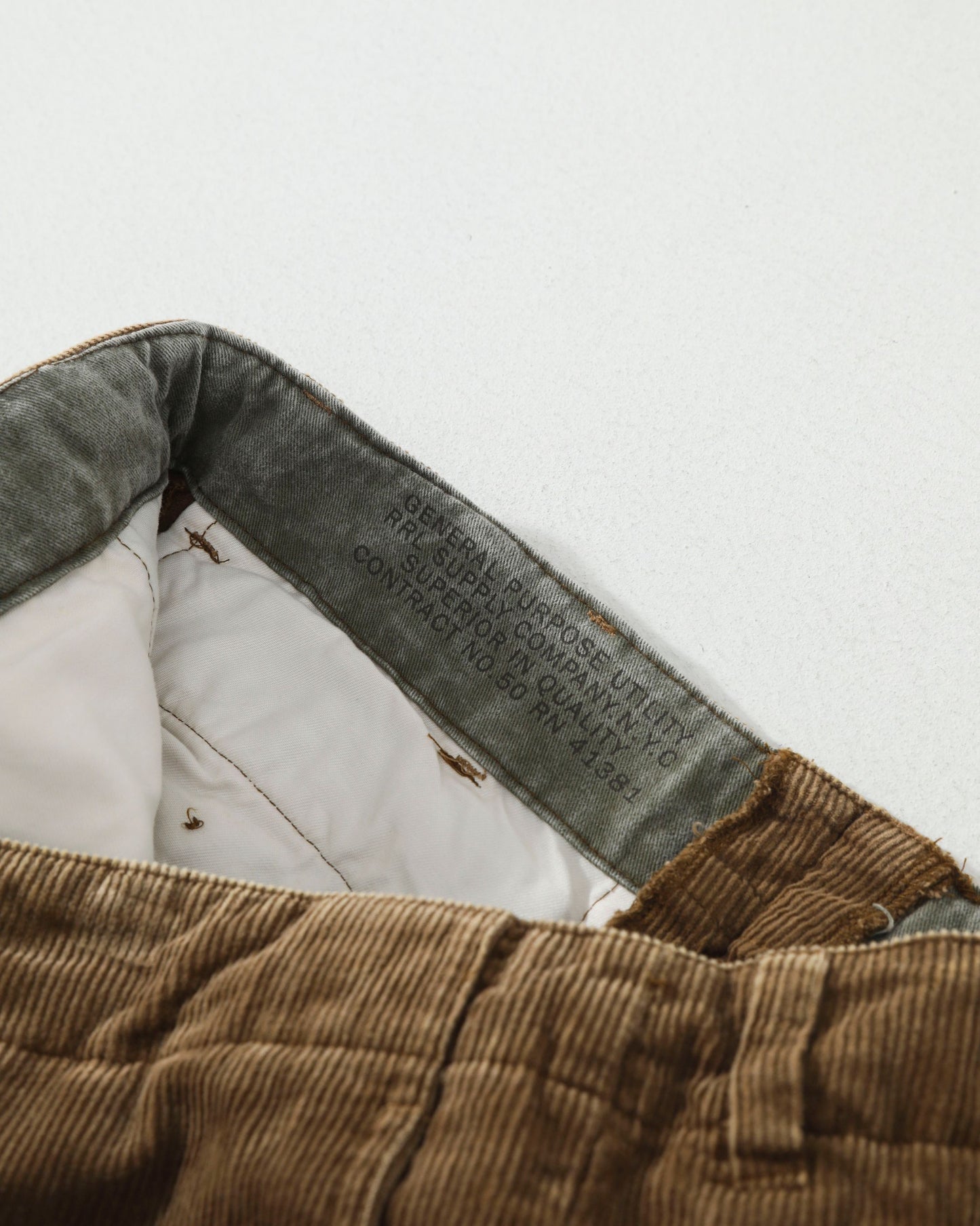 코듀로이 팬츠 (corduroy pants)