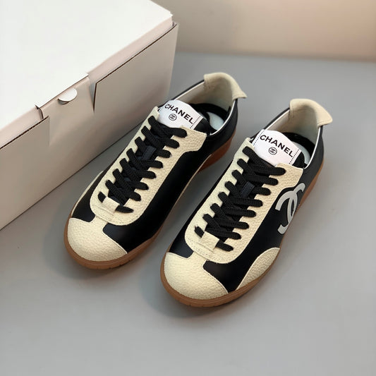 엠보싱 스니커즈 (Embossed sneakers)