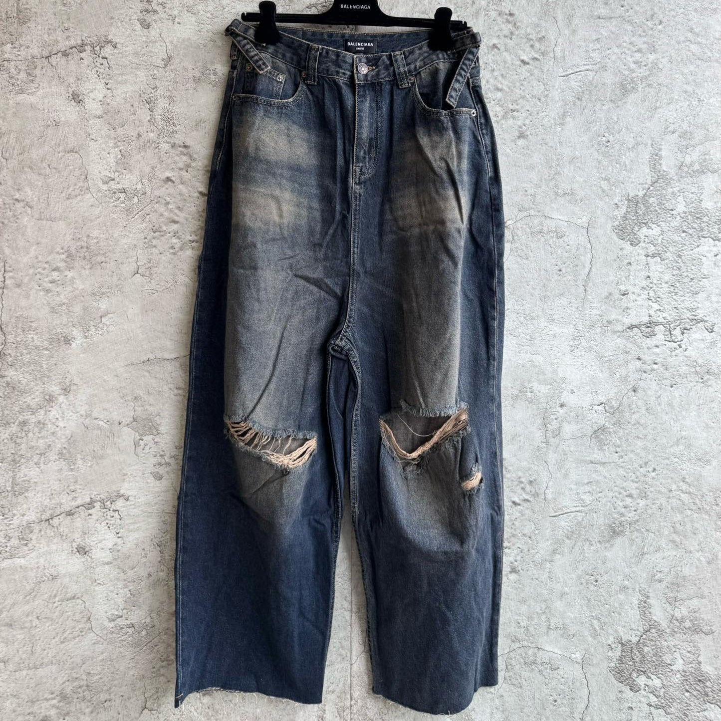 데미지 청바지 (damaged jeans)
