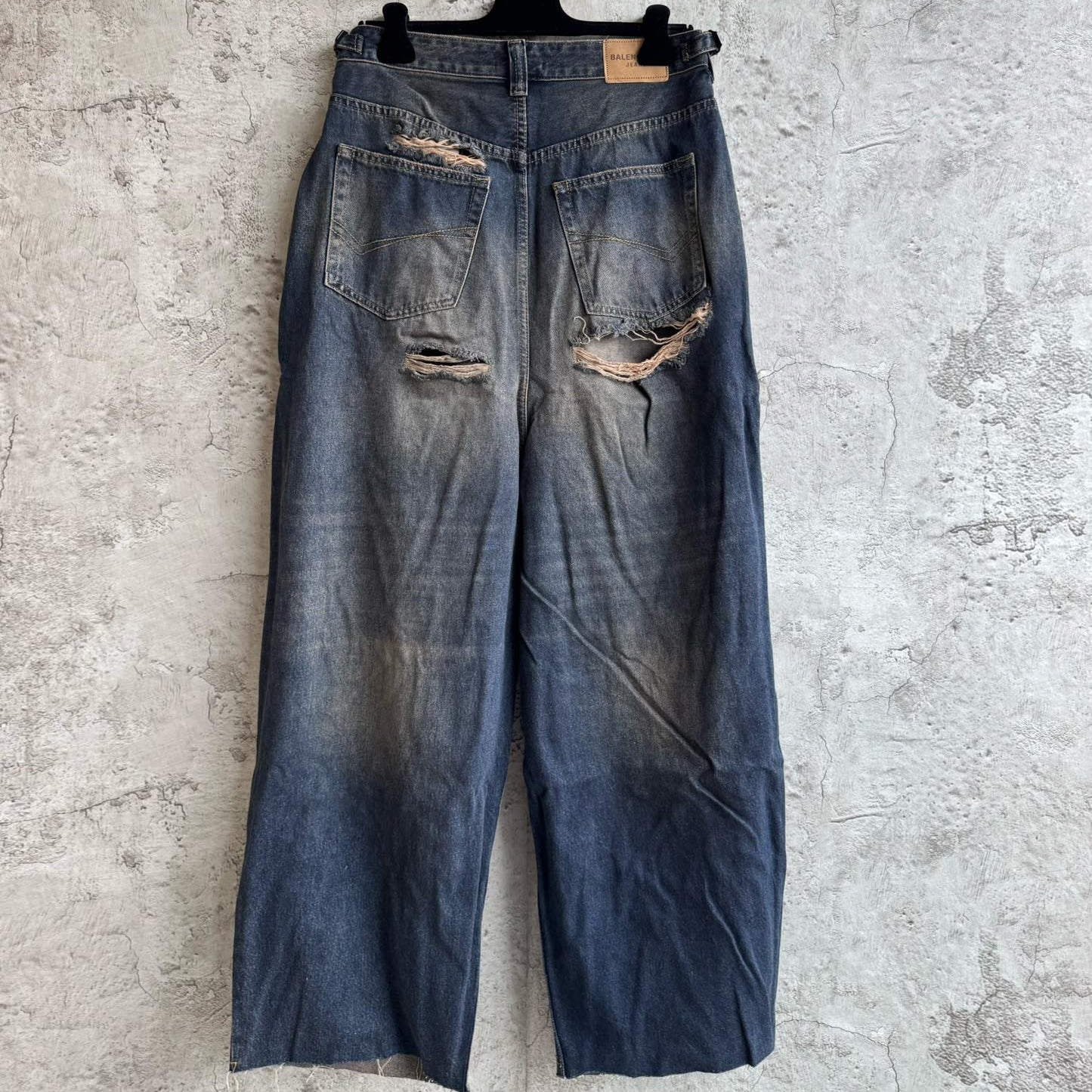 데미지 청바지 (damaged jeans)