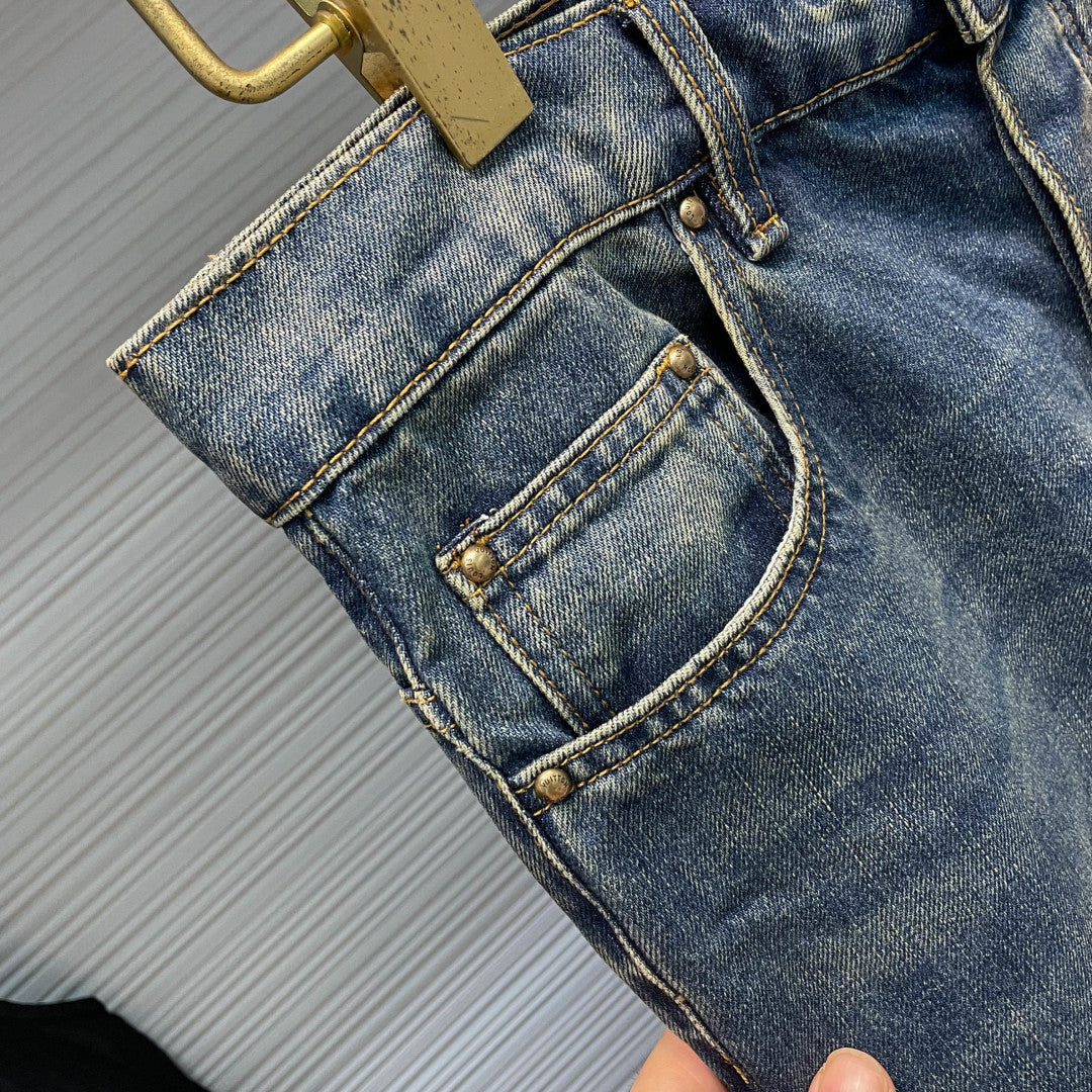 엠보싱 모노그램 청바지 (Embossed Monogram Jeans)