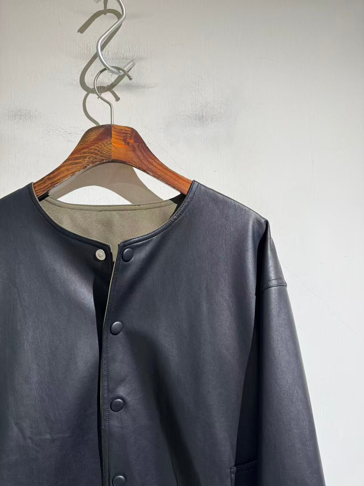 리버서블 카라리스 자켓 (Reversible collarless jacket)