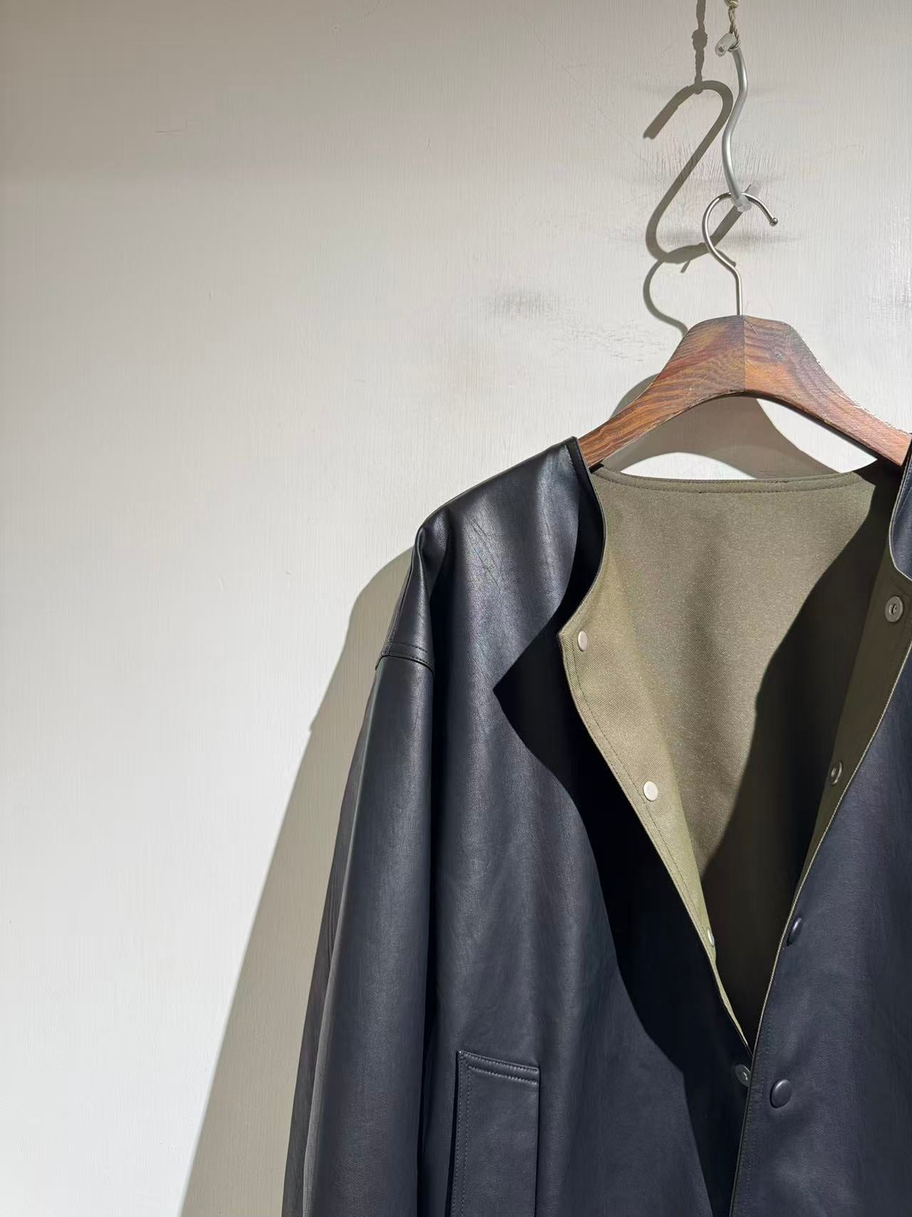 리버서블 카라리스 자켓 (Reversible collarless jacket)