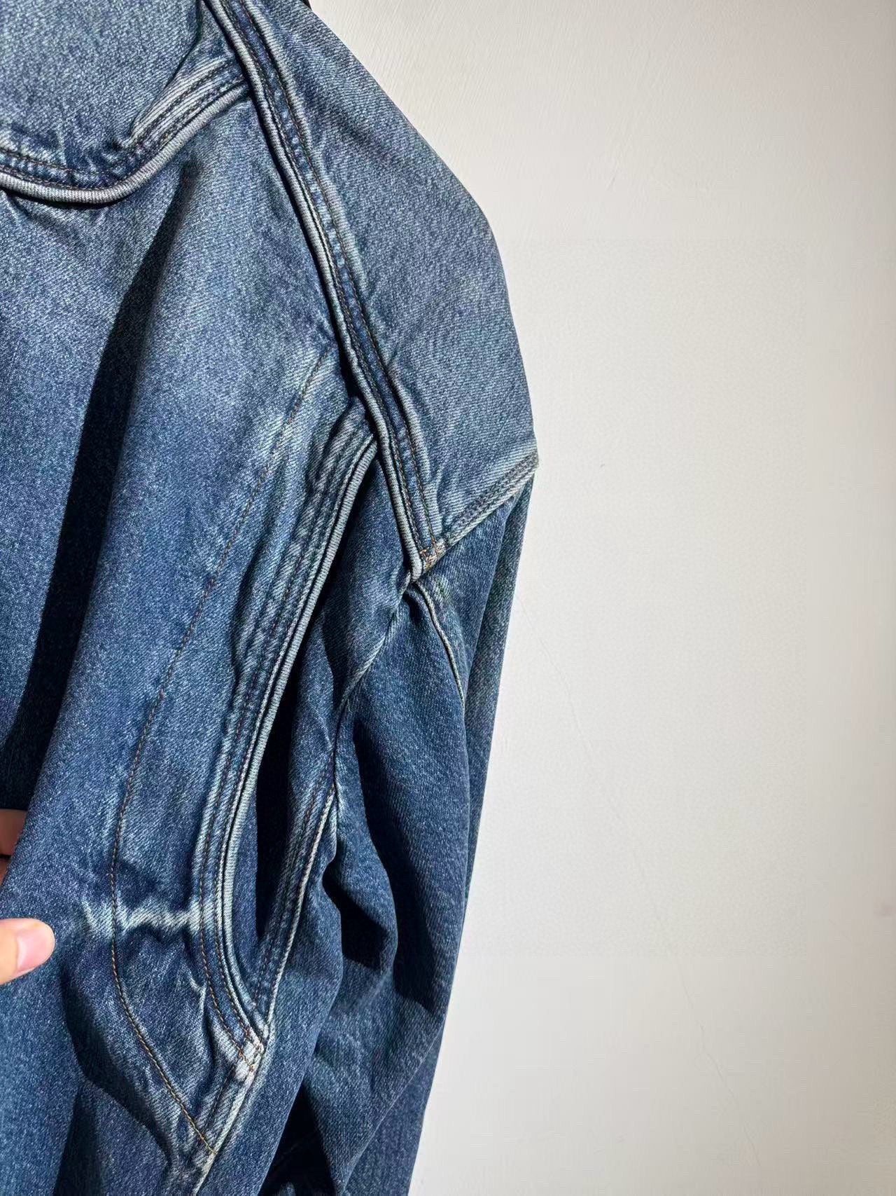 디스트레스트 루즈자켓 (Distressed loose jacket)