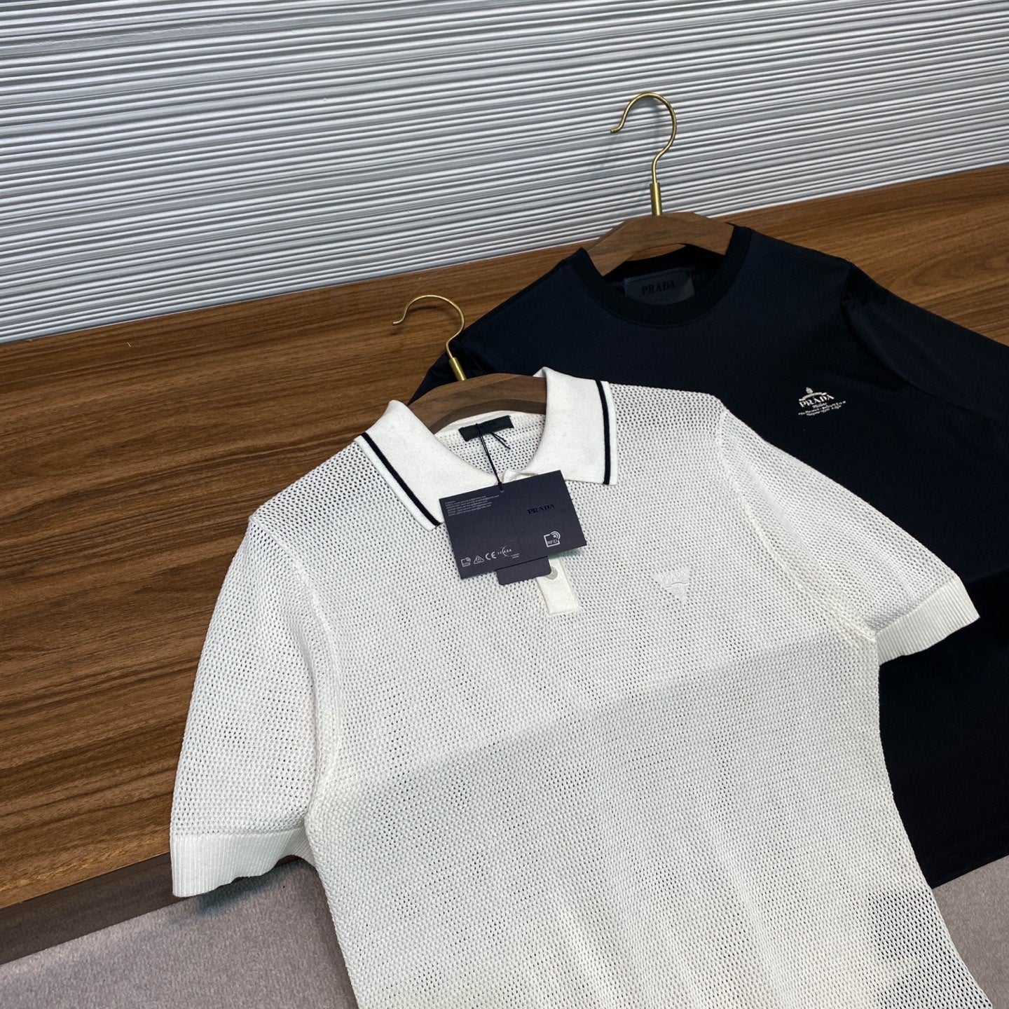 홀로우 티셔츠 (hollow t-shirt)