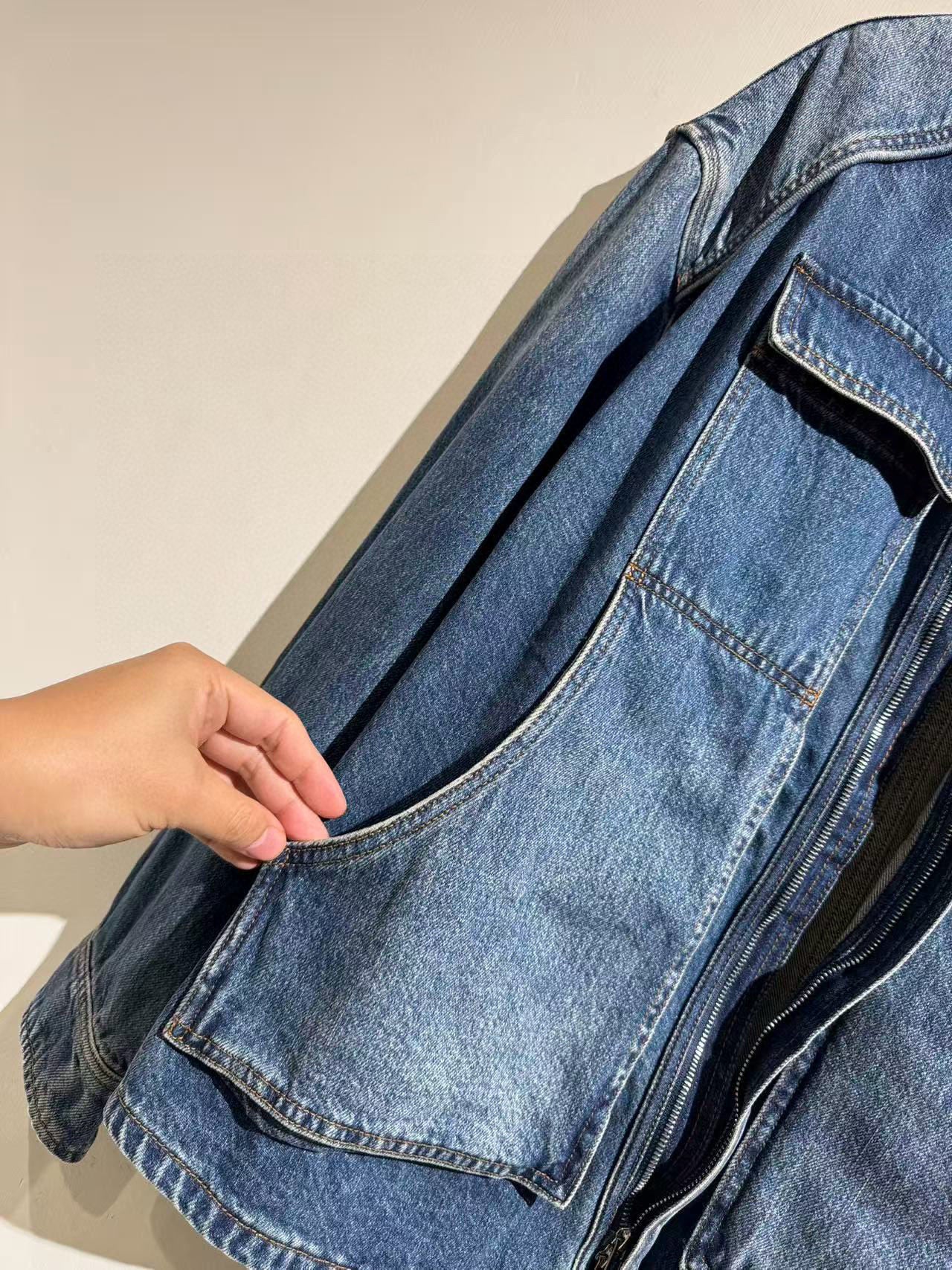 디스트레스트 루즈자켓 (Distressed loose jacket)