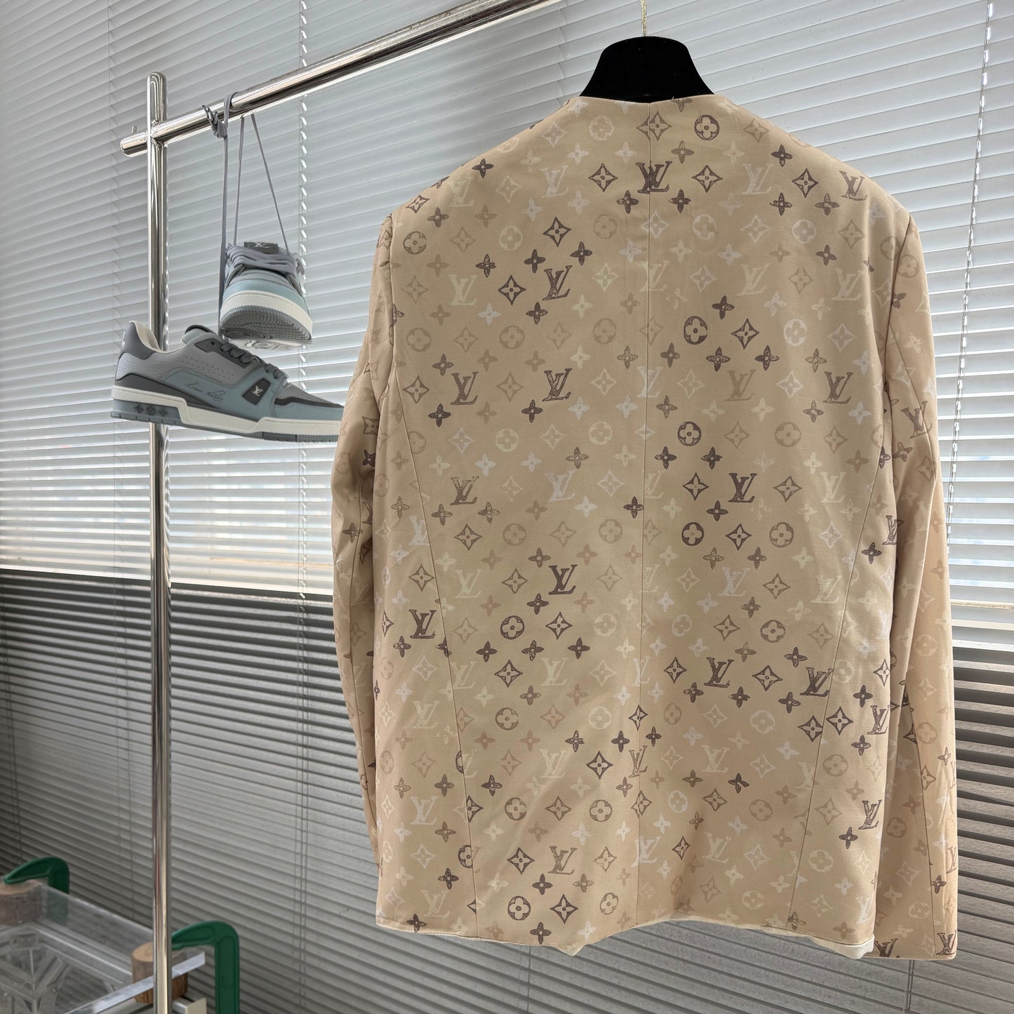 리버시블 노칼라 재킷 (Reversible collarless jacket)