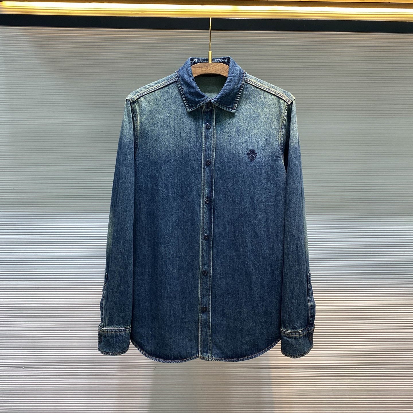 그라데이션 데님 셔츠 (gradient denim shirt)