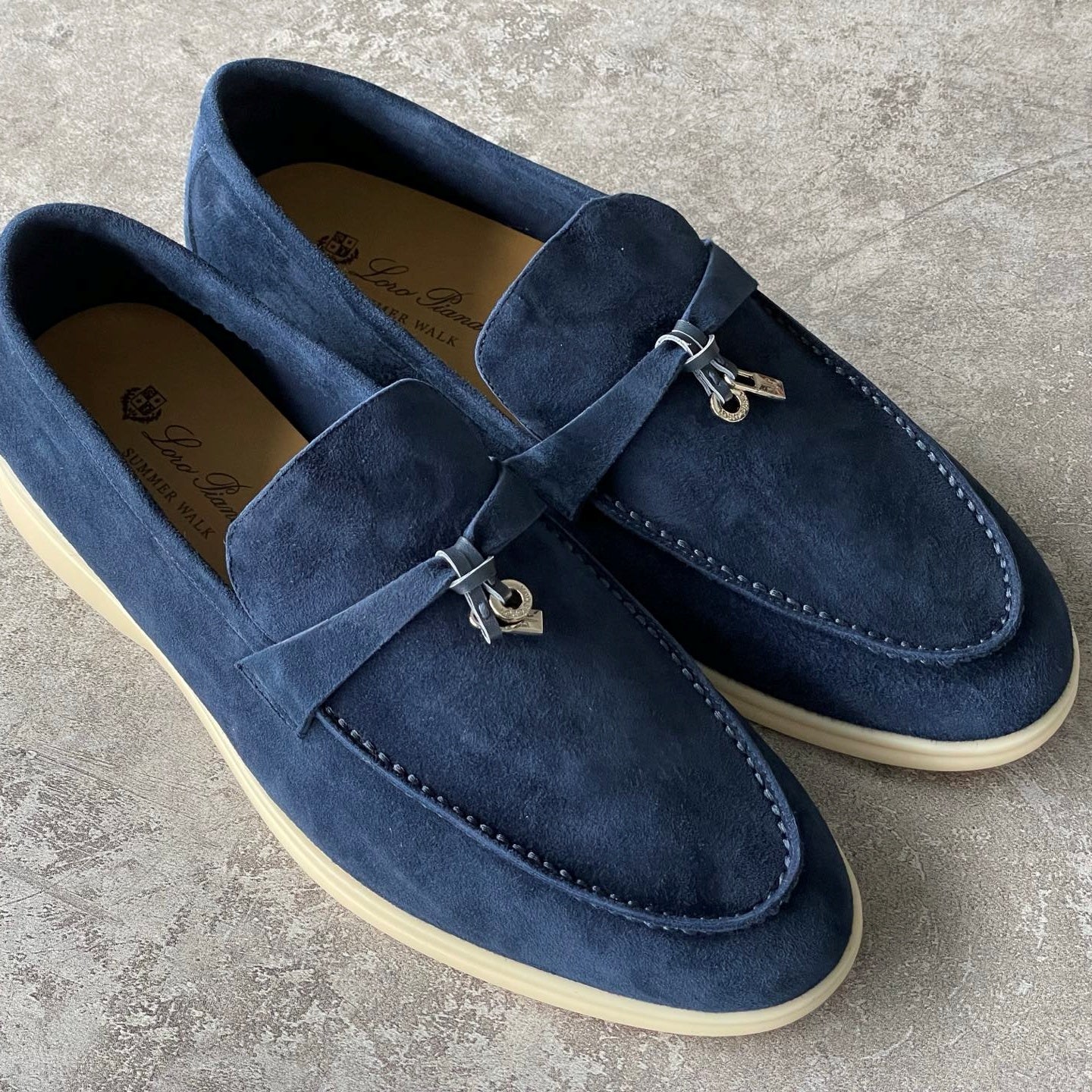 샌드스톤 로퍼 (Sandstone loafers)
