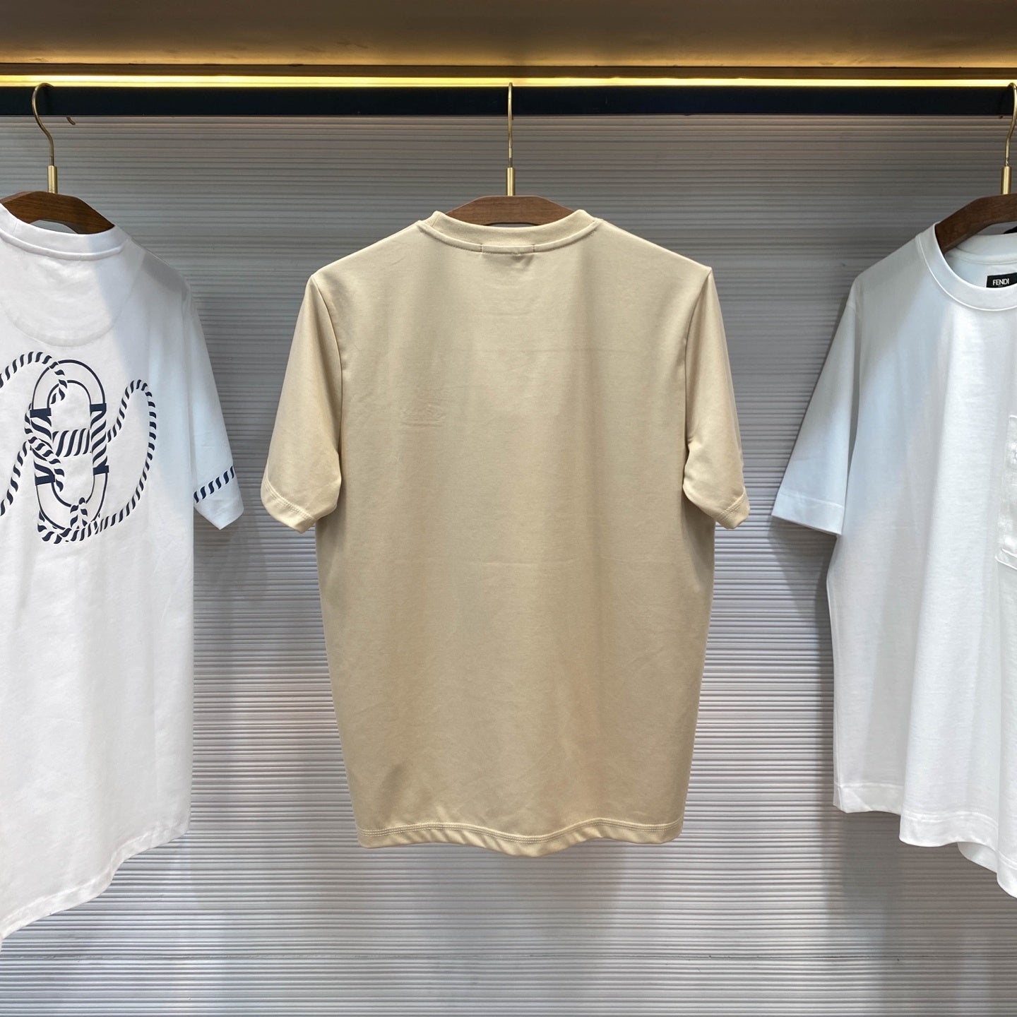 클래식 반팔티셔츠 (Classic short sleeve t-shirt)