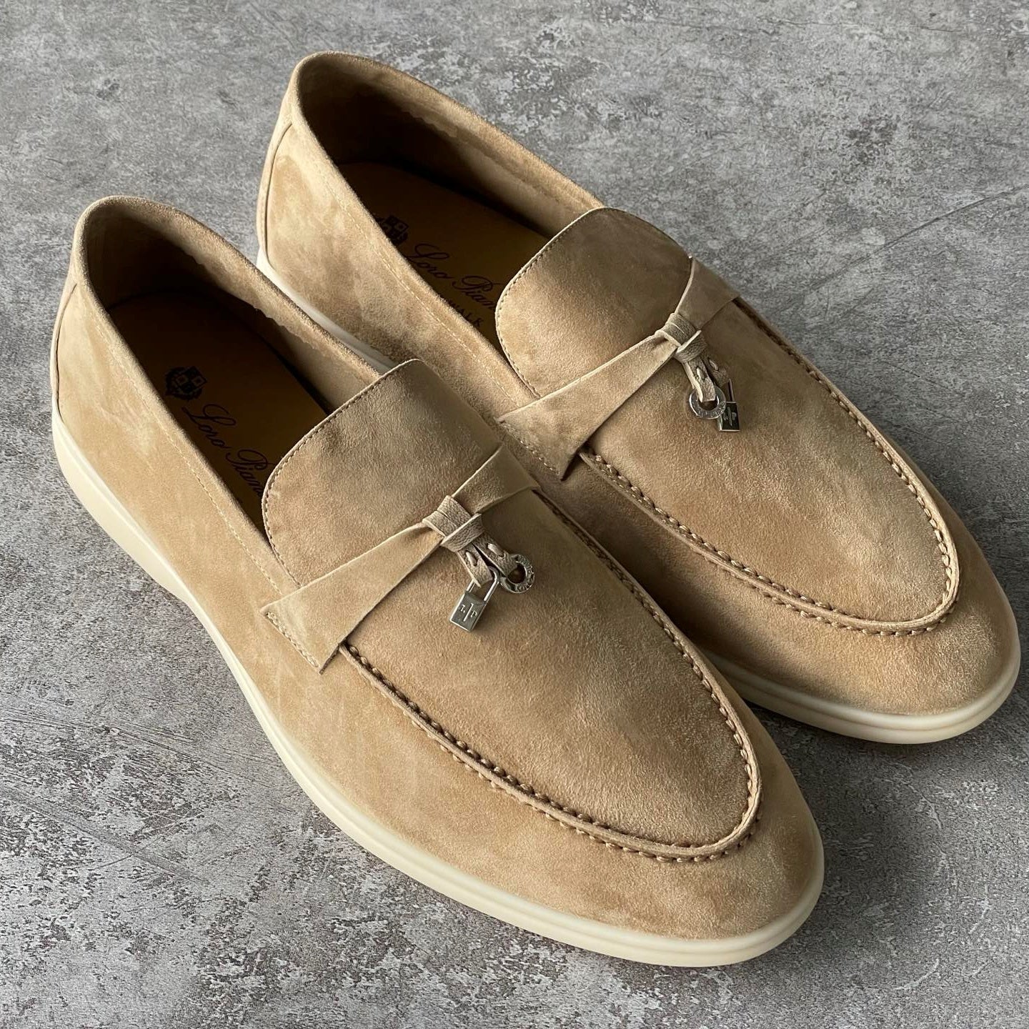 샌드스톤 로퍼 (Sandstone loafers)