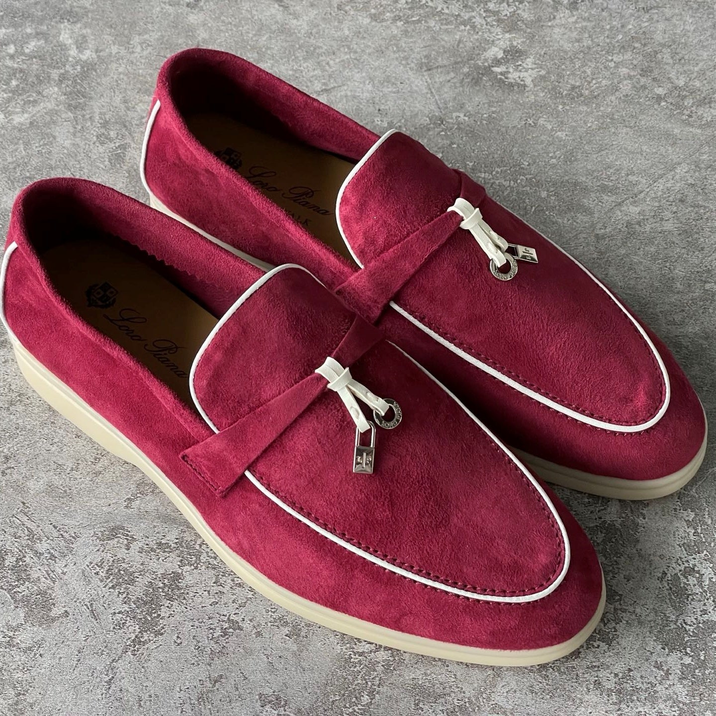 샌드스톤 로퍼 (Sandstone loafers)