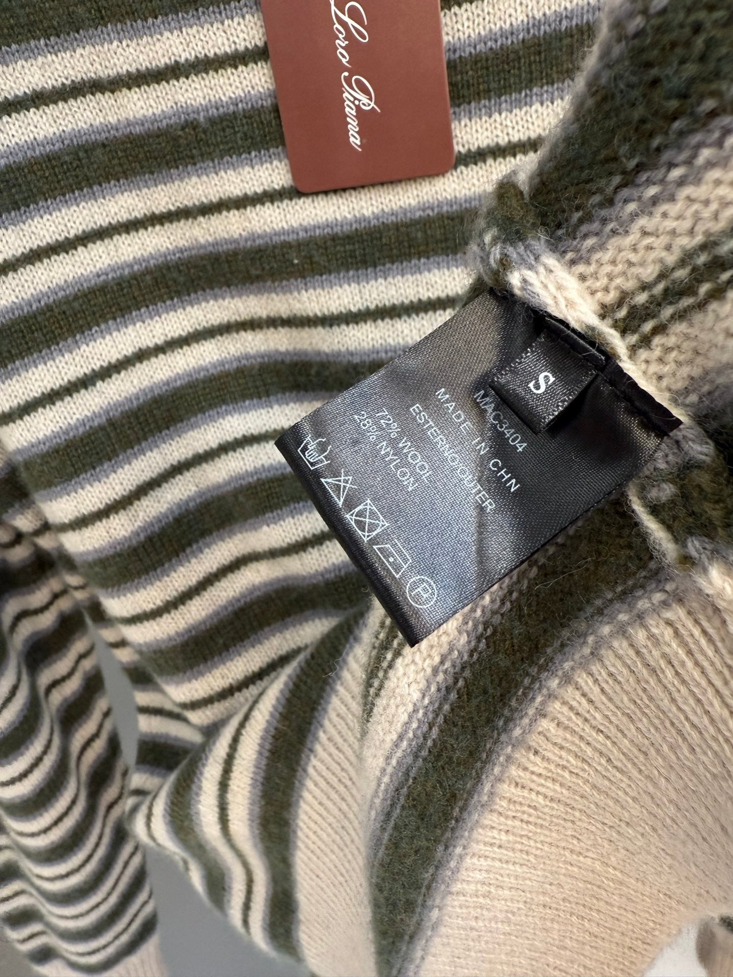 보트넥 티셔츠 (boat neck t-shirt)