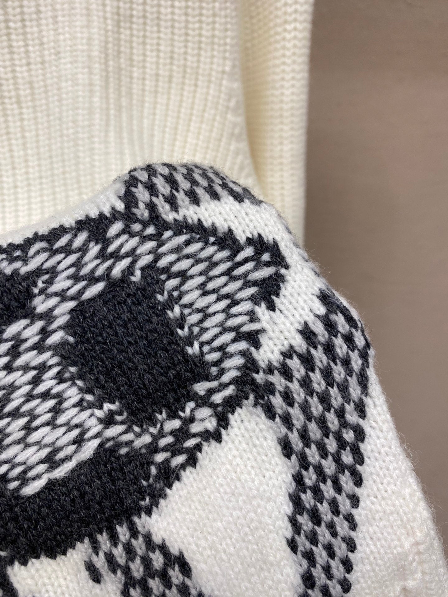 자카드 니트 가디건 (jacquard knit cardigan)