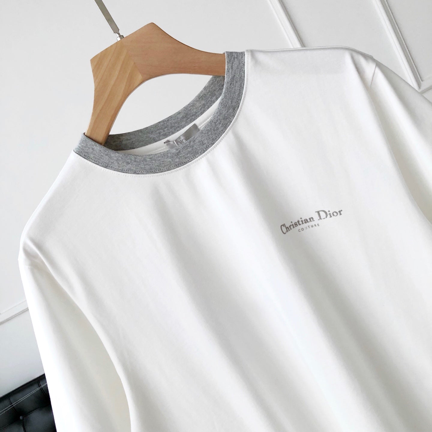 네크라인 티셔츠 (neckline t-shirt)