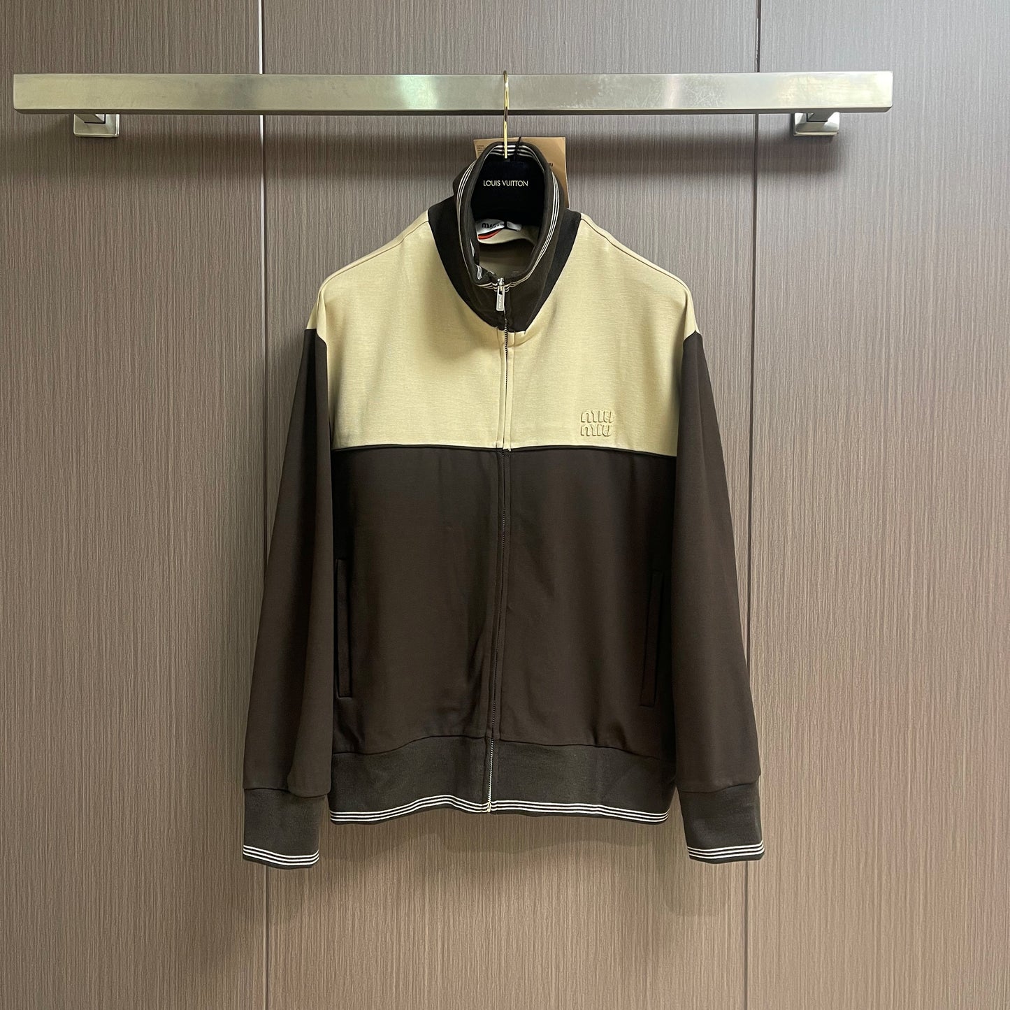머서라이즈드 트랙수트 (Mercerized tracksuit)