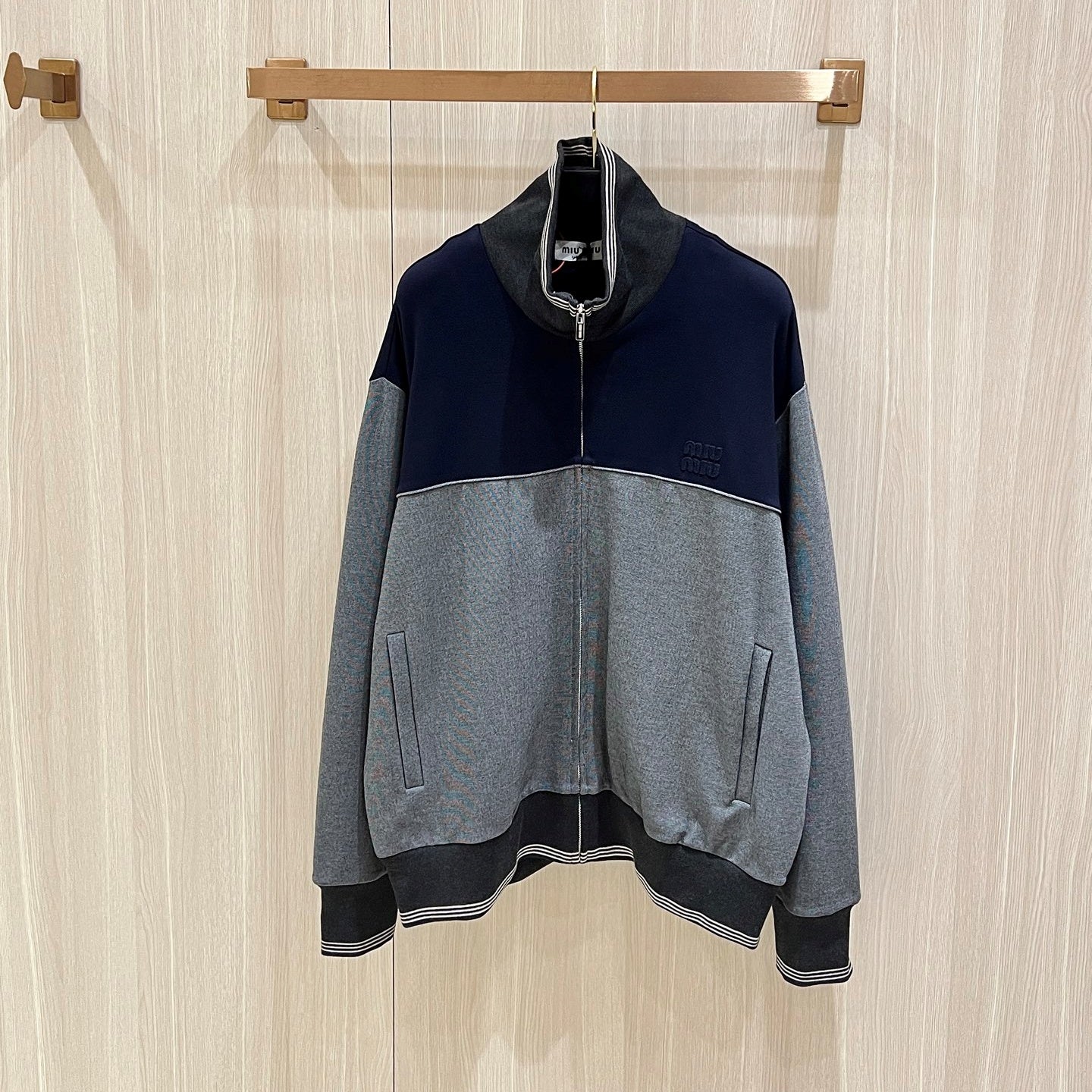 머서라이즈드 트랙수트 (Mercerized tracksuit)