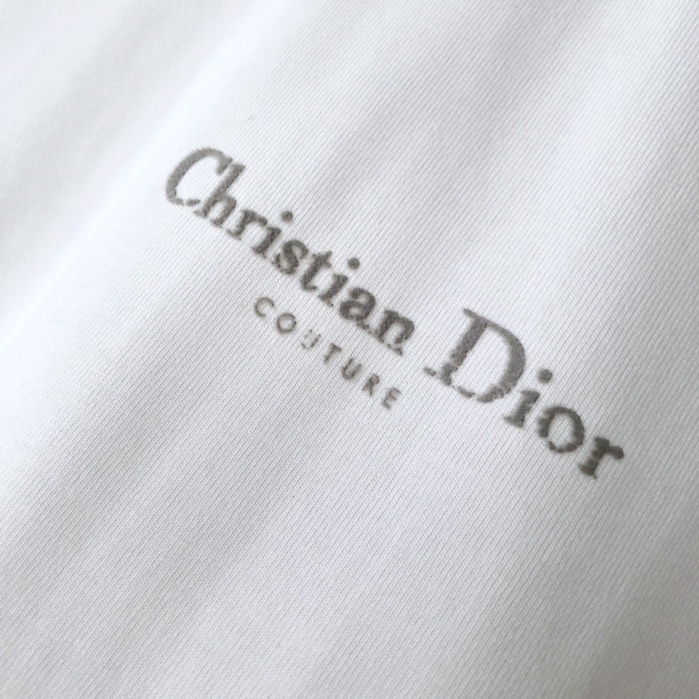네크라인 티셔츠 (neckline t-shirt)