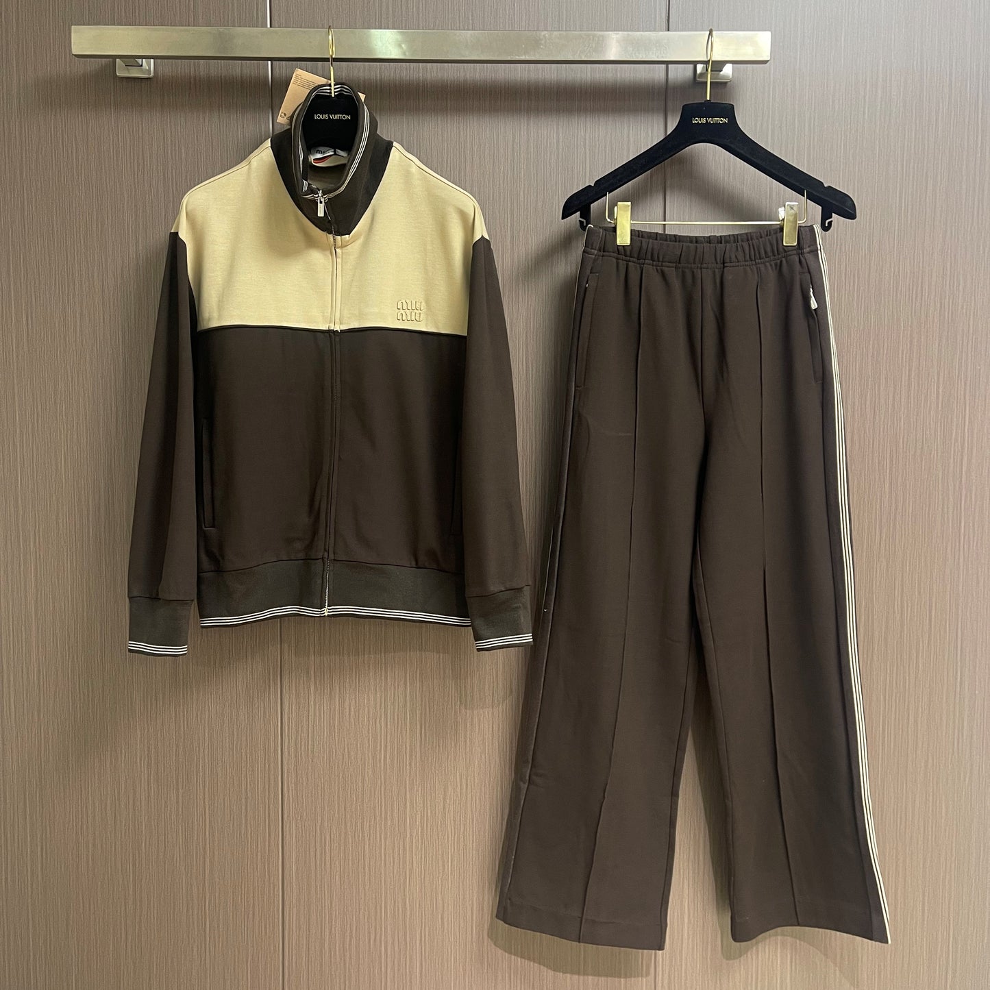 머서라이즈드 트랙수트 (Mercerized tracksuit)