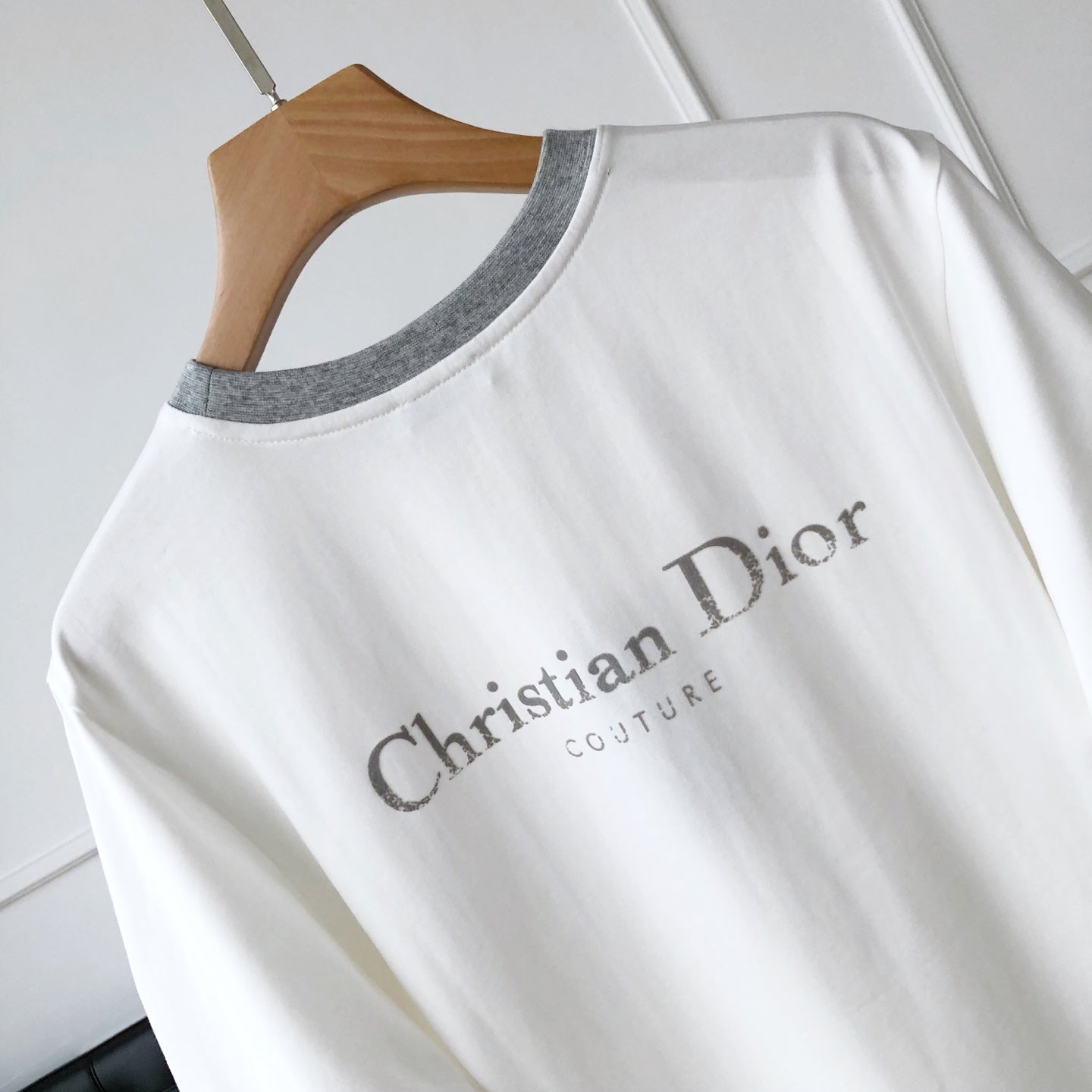 네크라인 티셔츠 (neckline t-shirt)