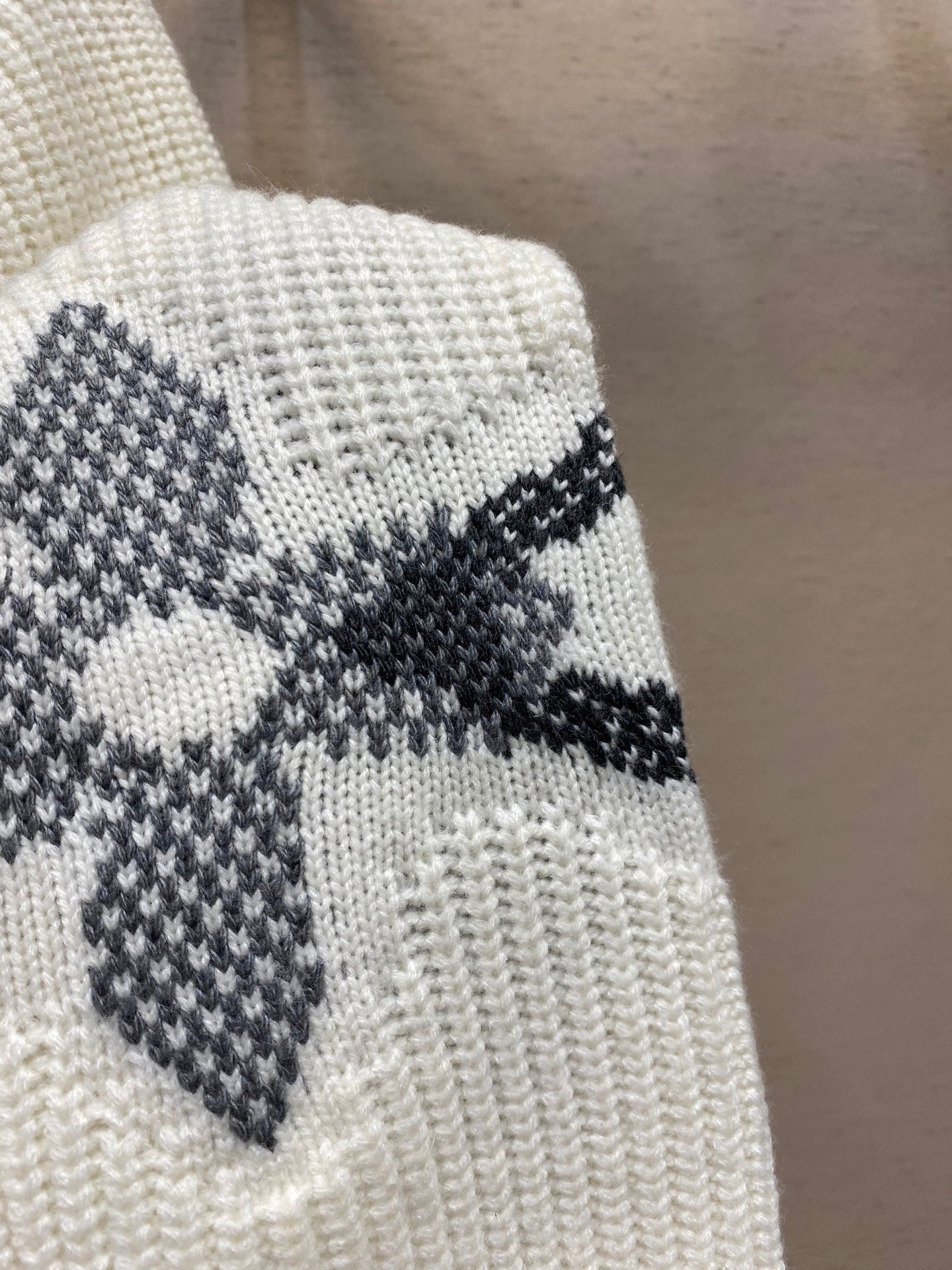 자카드 니트 가디건 (jacquard knit cardigan)