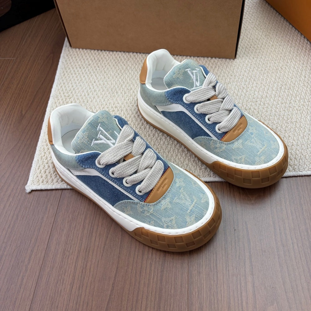 레이스업 스니커즈 (Lace-up sneakers)