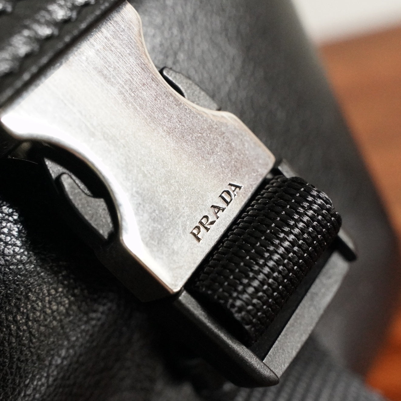 익스플로어 숄더백 (Explore Shoulder Bag)