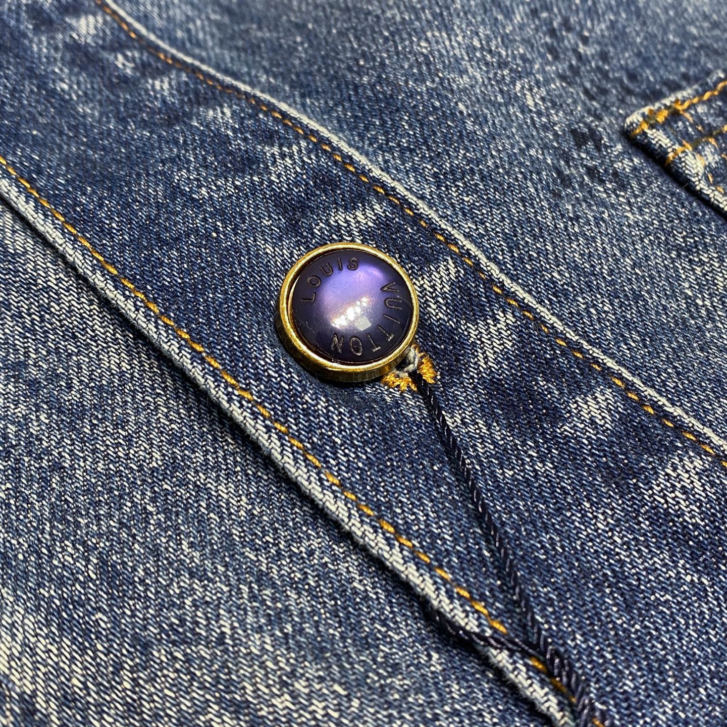 블루 워싱 청자켓 (Blue washed denim jacket)