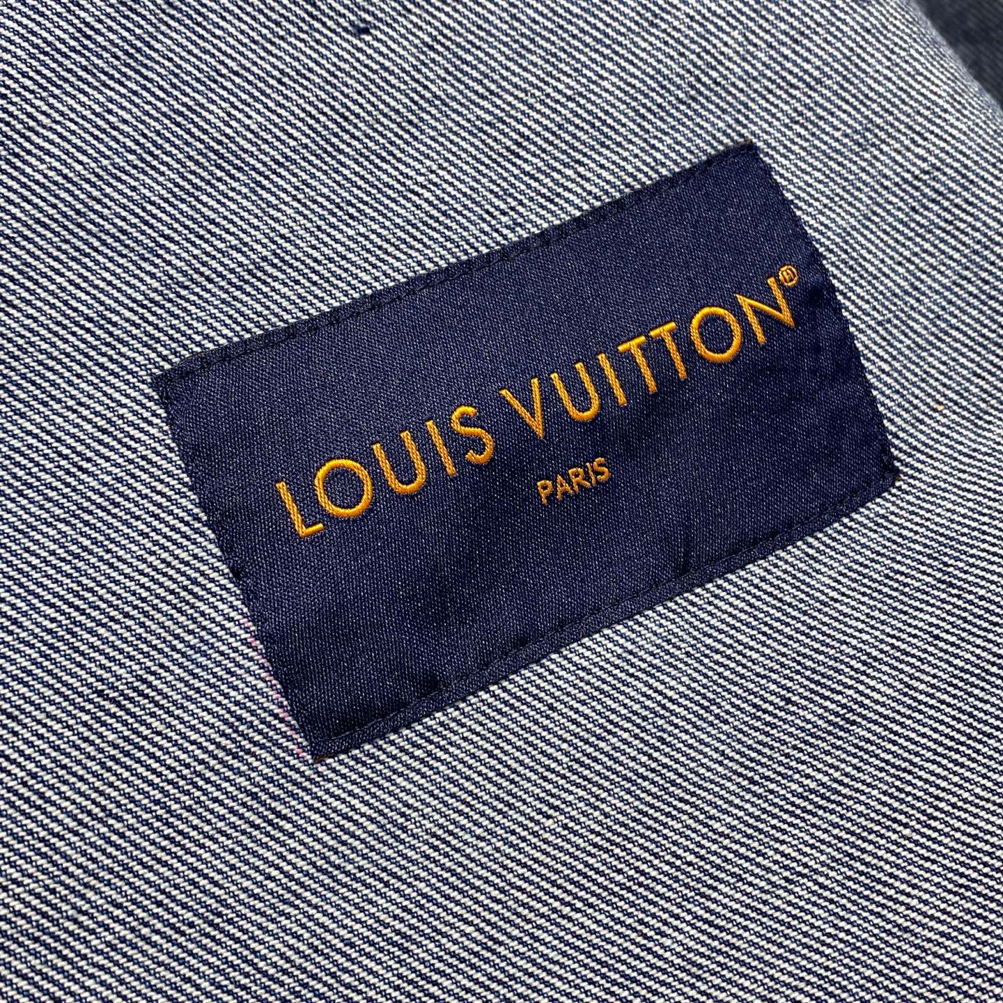 블루 워싱 청자켓 (Blue washed denim jacket)