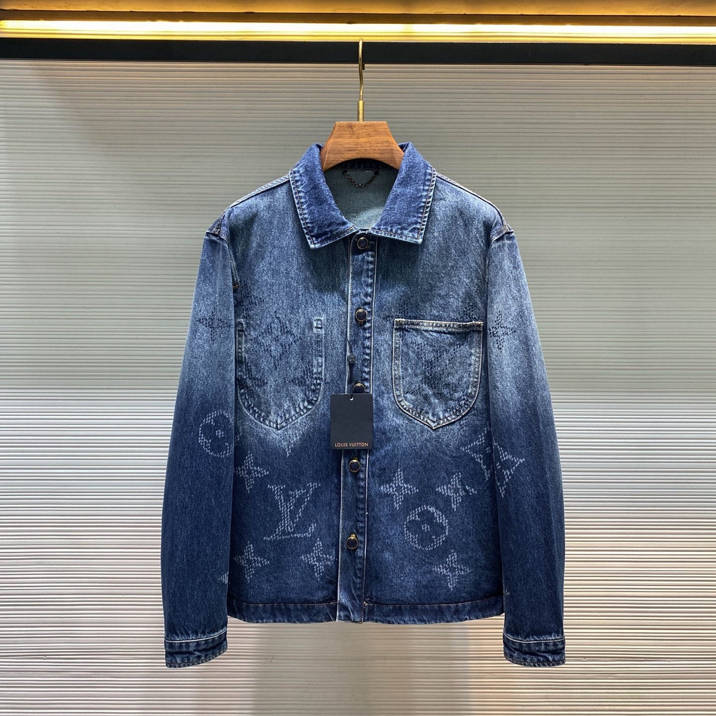 블루 워싱 청자켓 (Blue washed denim jacket)