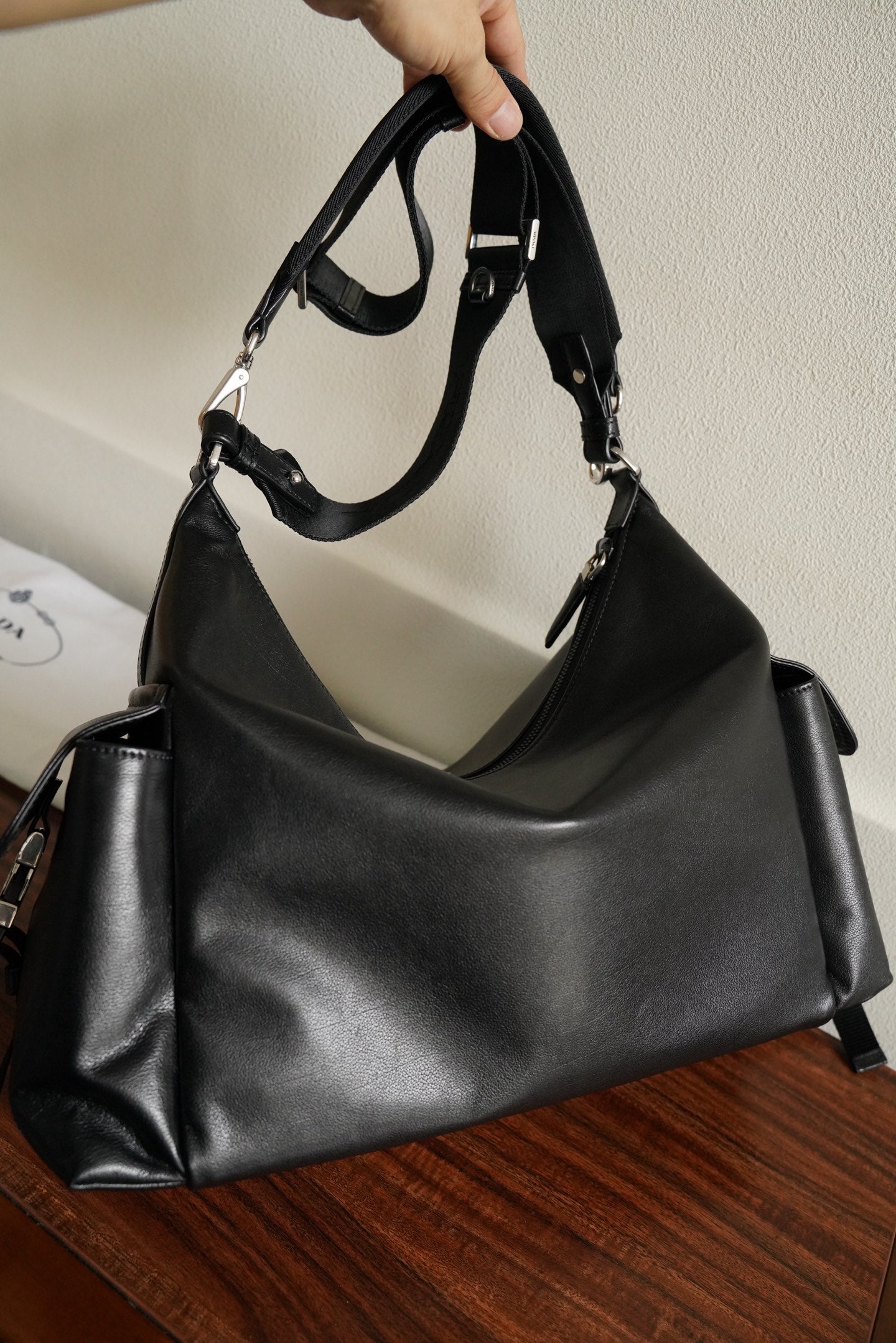 익스플로어 숄더백 (Explore Shoulder Bag)