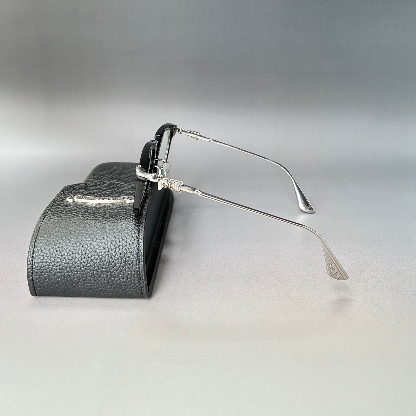 클로아코 안경테 (cloaco glasses)