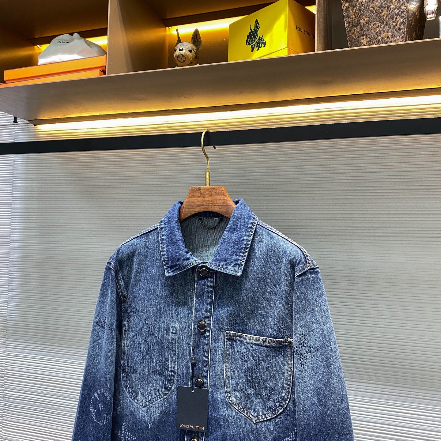 블루 워싱 청자켓 (Blue washed denim jacket)