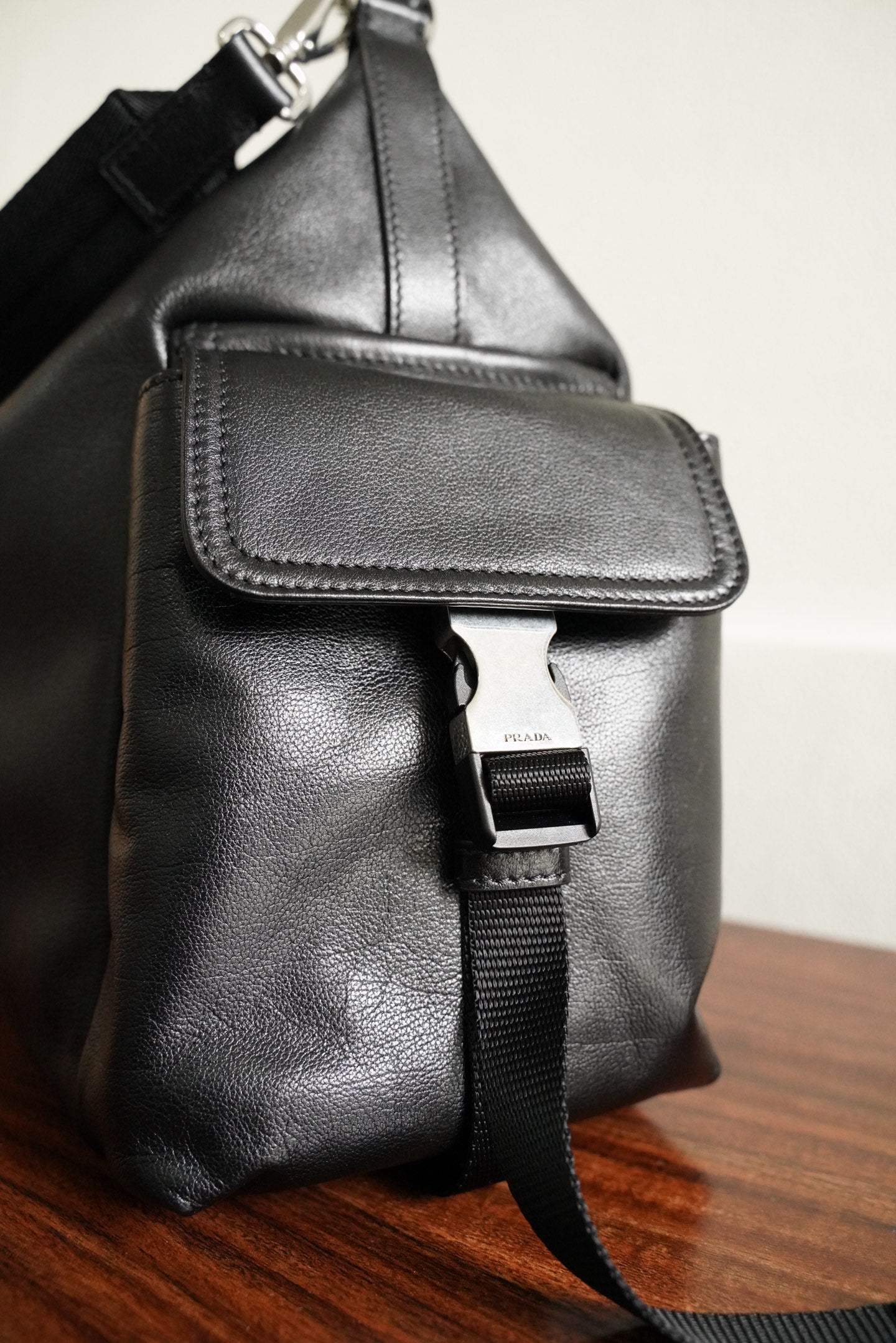 익스플로어 숄더백 (Explore Shoulder Bag)