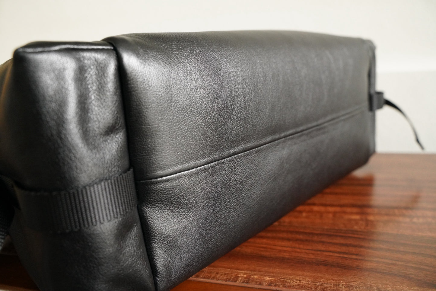 익스플로어 숄더백 (Explore Shoulder Bag)
