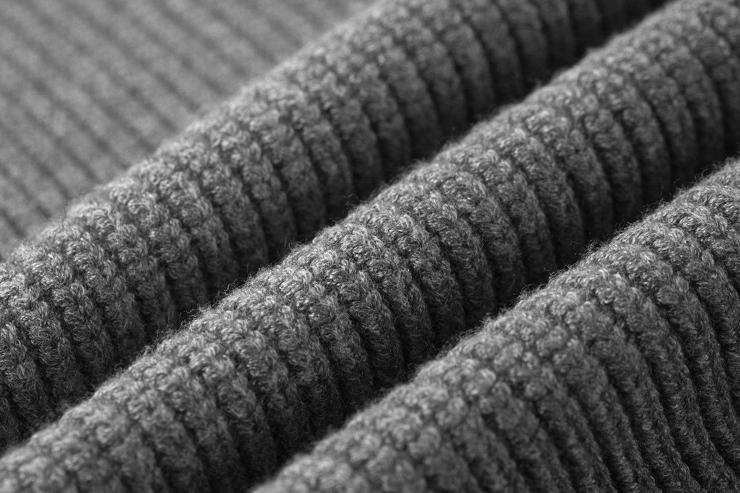 V넥 울 스웨터 (V-neck wool sweater)