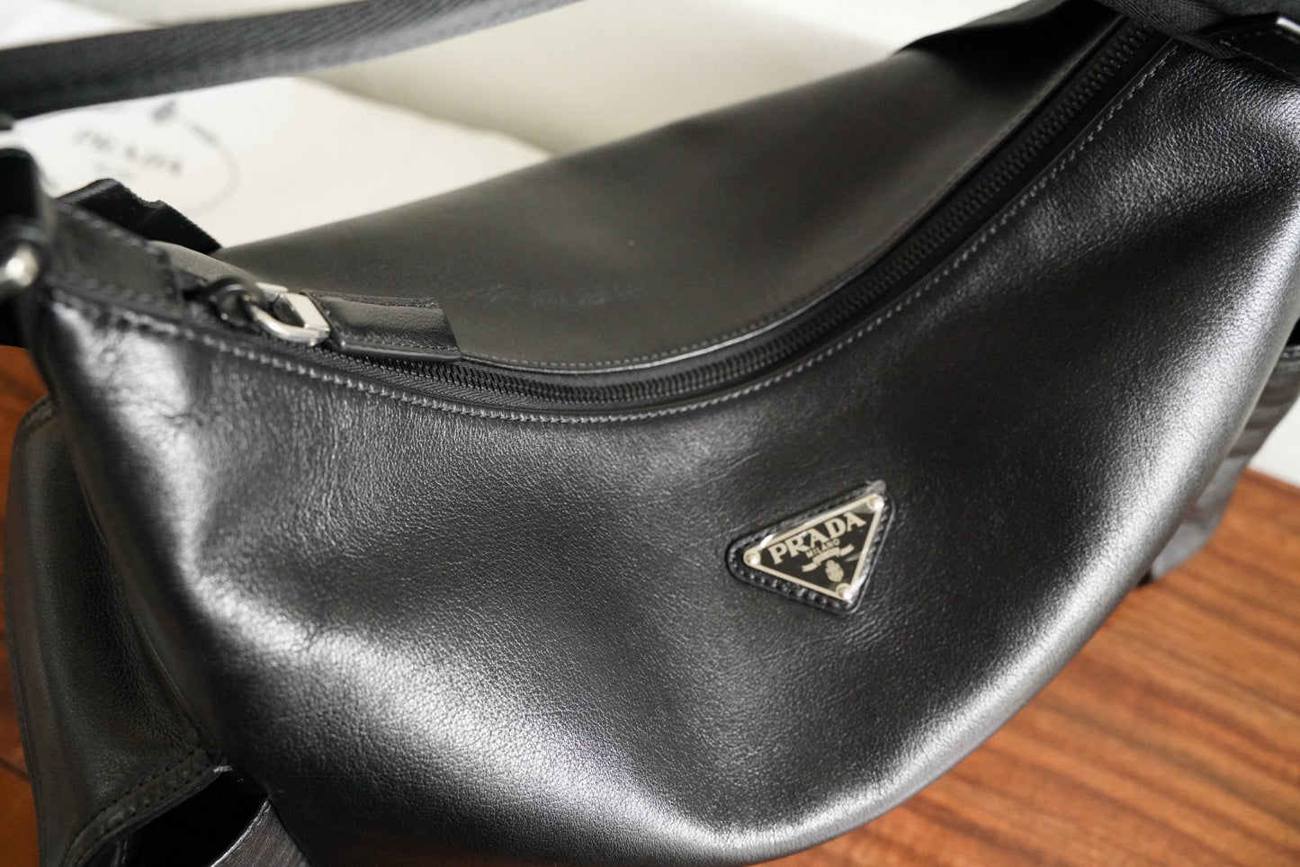 익스플로어 숄더백 (Explore Shoulder Bag)