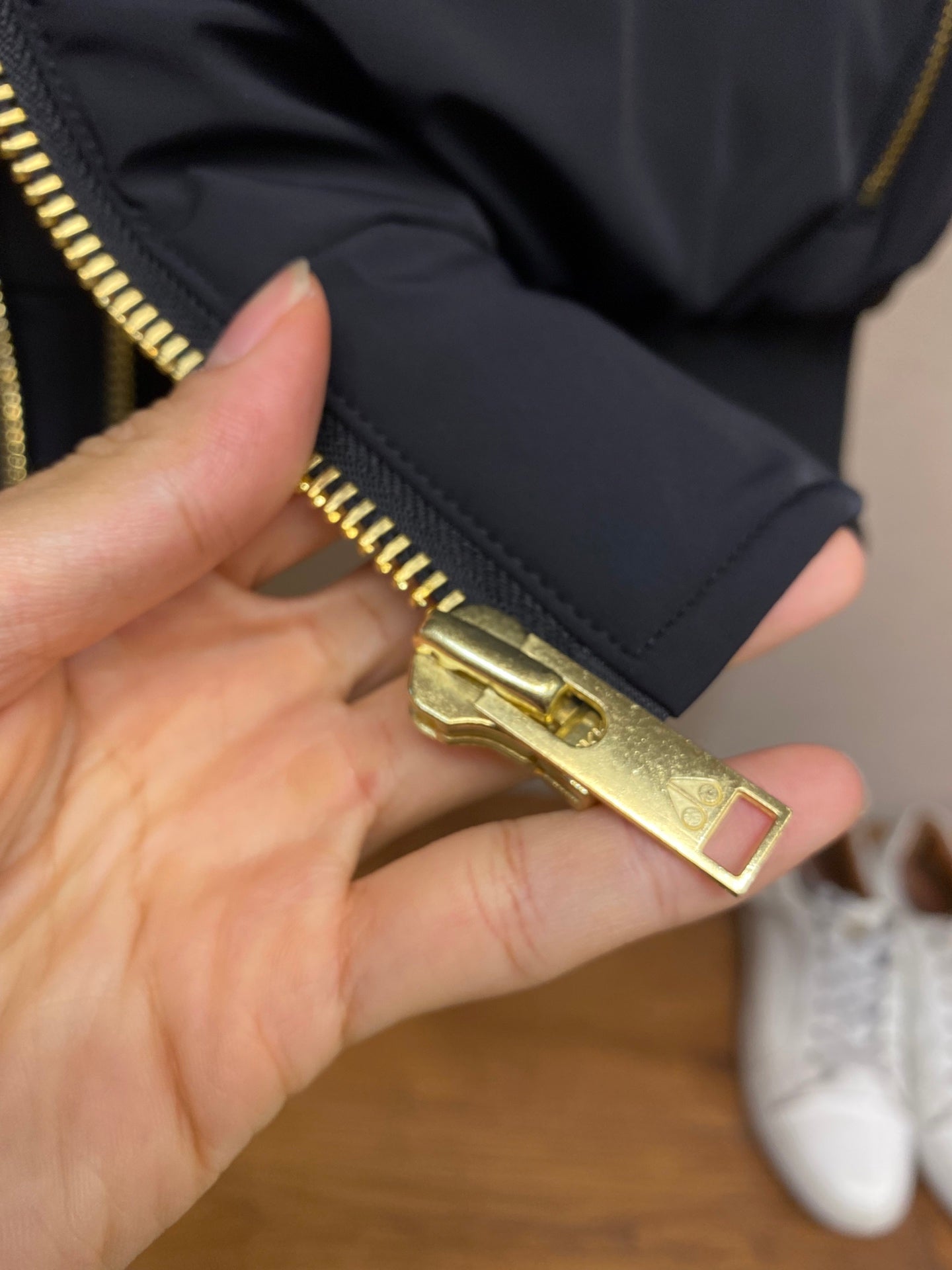 크롭 봄버 다운자켓 (Crop bomber down jacket)