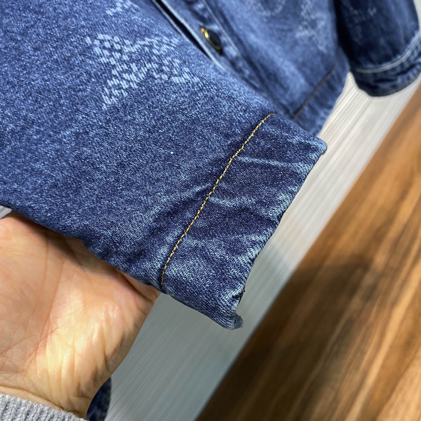 블루 워싱 청자켓 (Blue washed denim jacket)