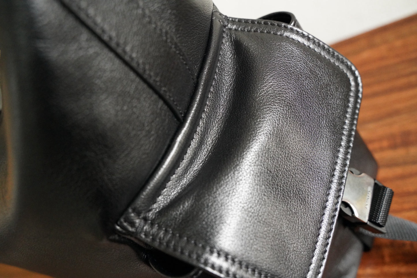 익스플로어 숄더백 (Explore Shoulder Bag)