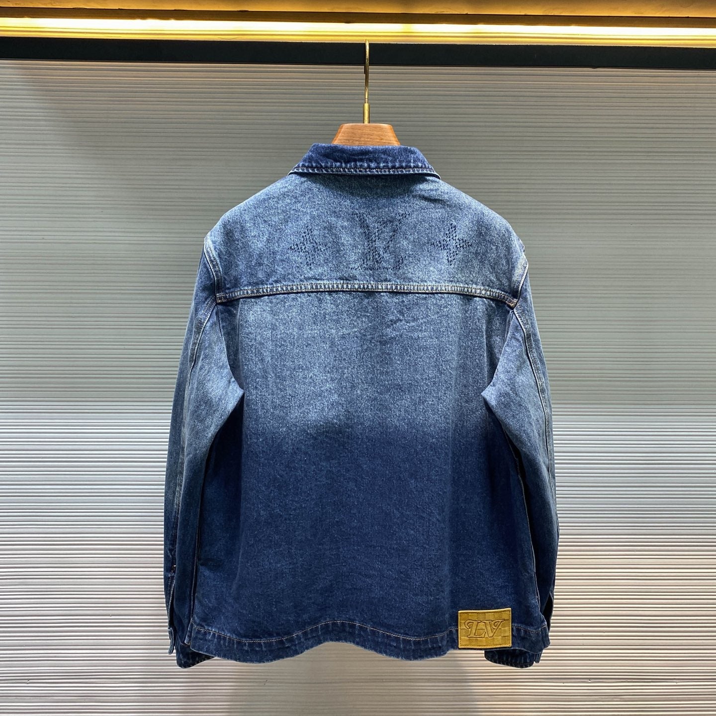 블루 워싱 청자켓 (Blue washed denim jacket)