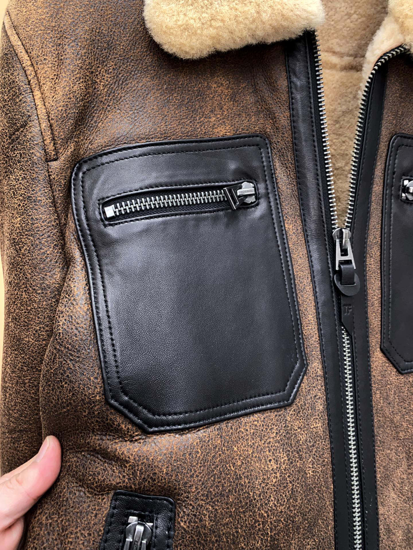 시어링 무스탕 (Shearling Mustang)