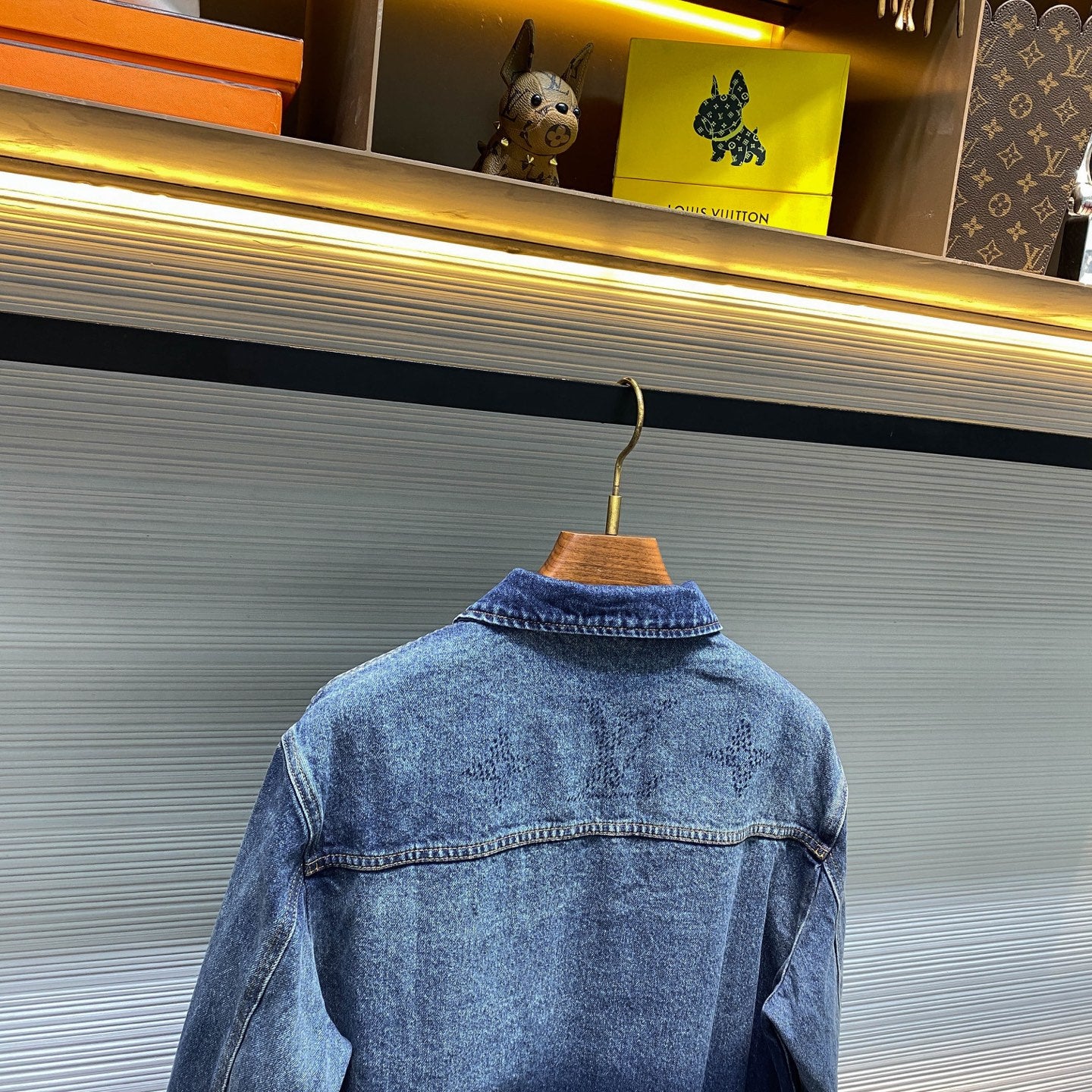 블루 워싱 청자켓 (Blue washed denim jacket)