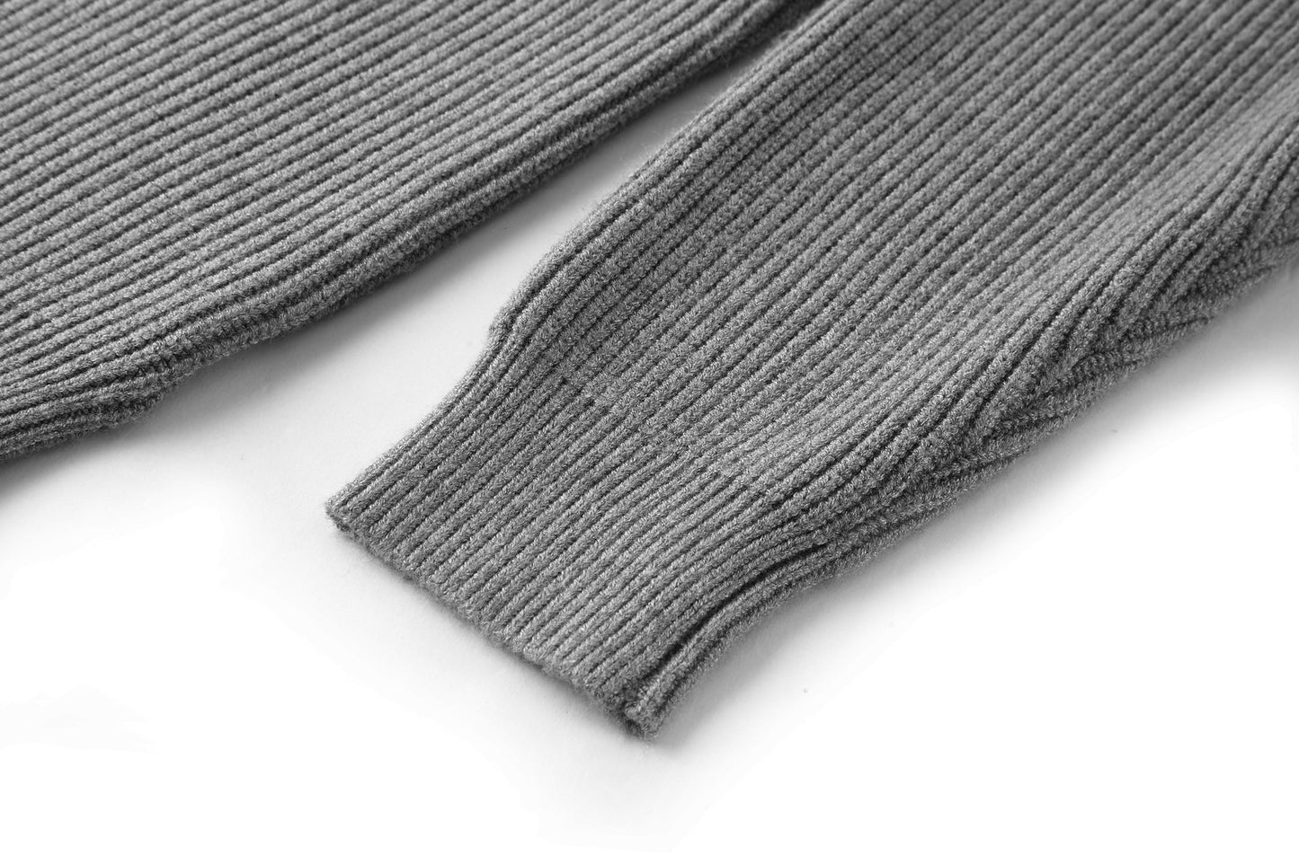 V넥 울 스웨터 (V-neck wool sweater)