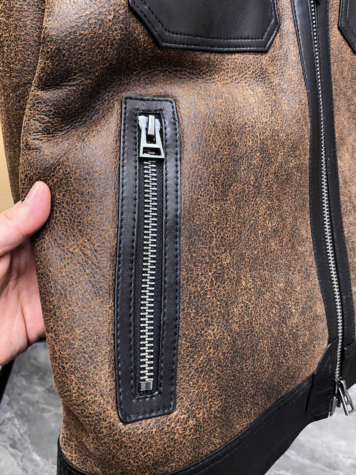 시어링 무스탕 (Shearling Mustang)