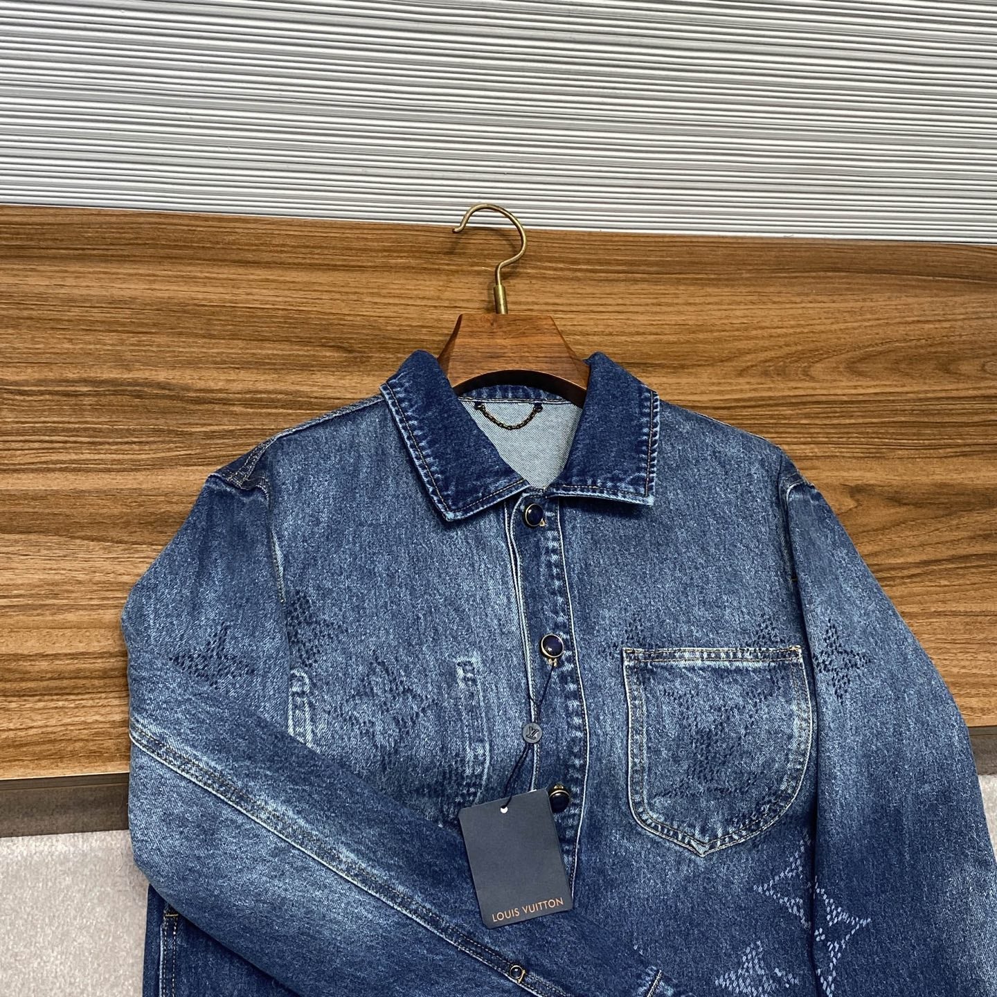 블루 워싱 청자켓 (Blue washed denim jacket)