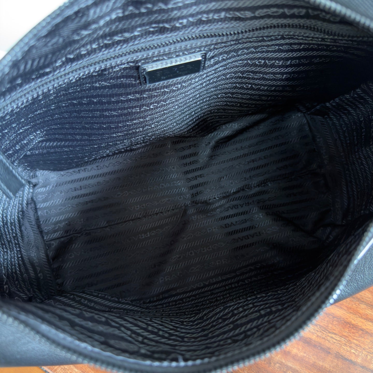 익스플로어 숄더백 (Explore Shoulder Bag)