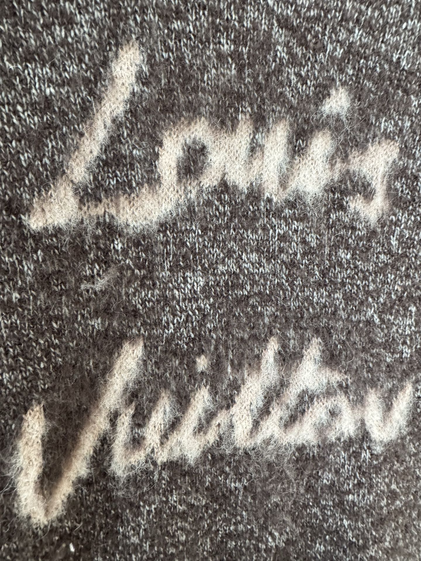 커시브 시그니처 스웨터 (Cursive Signature Sweater)