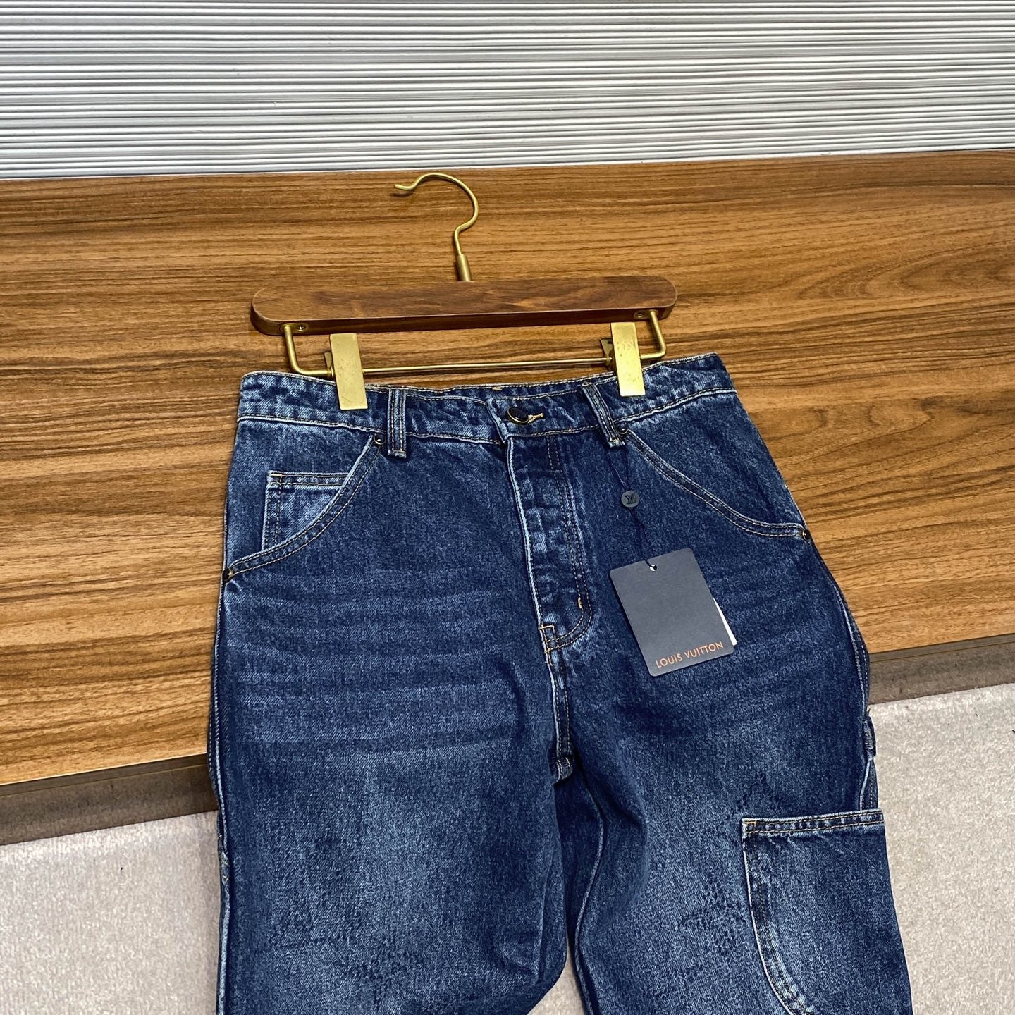 블루 워싱 청바지 (blue washed jeans)