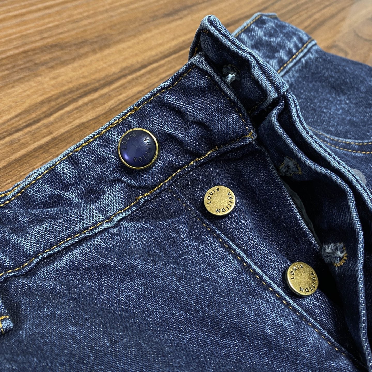 블루 워싱 청바지 (blue washed jeans)